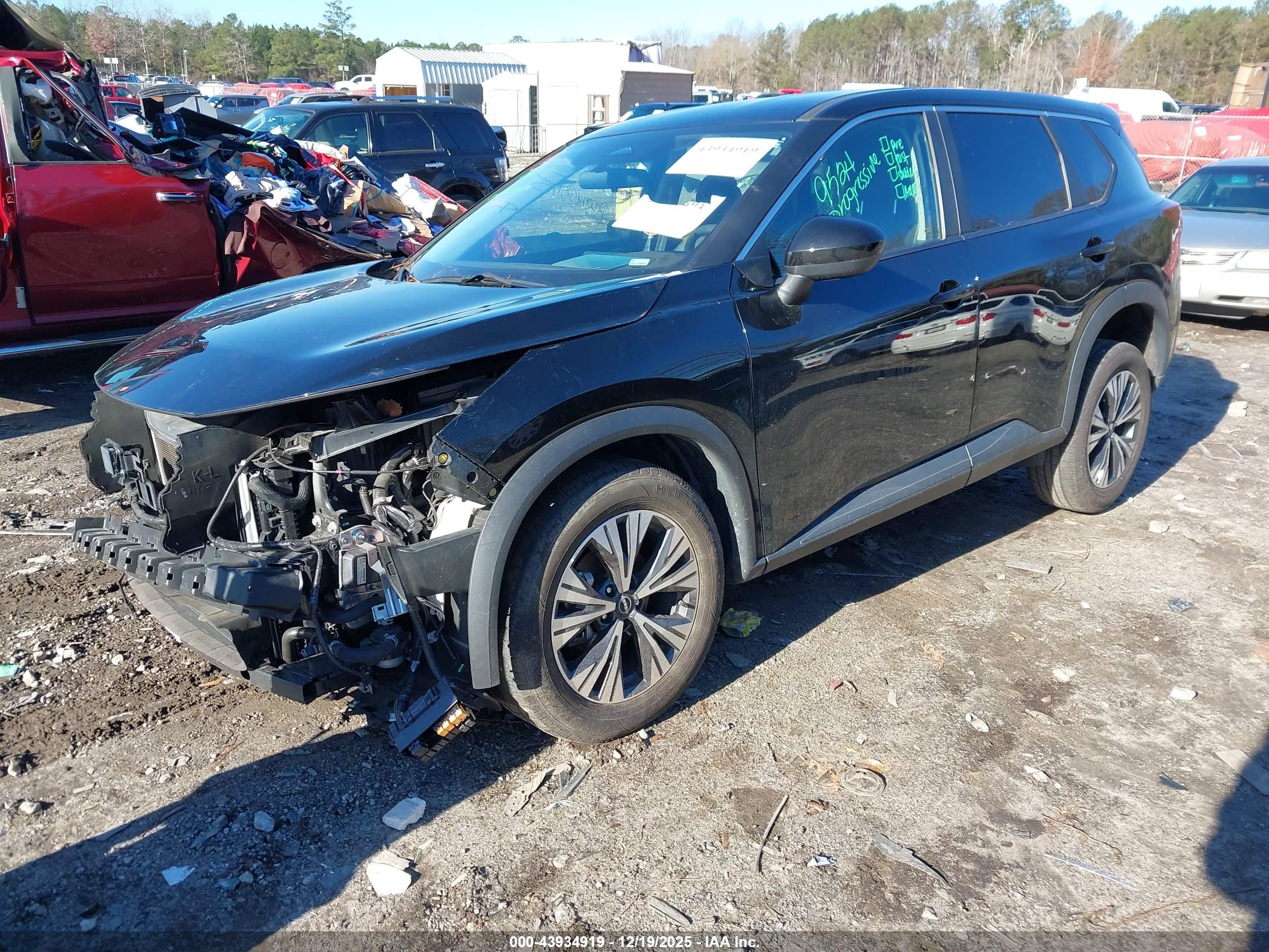 NISSAN ROGUE image 2