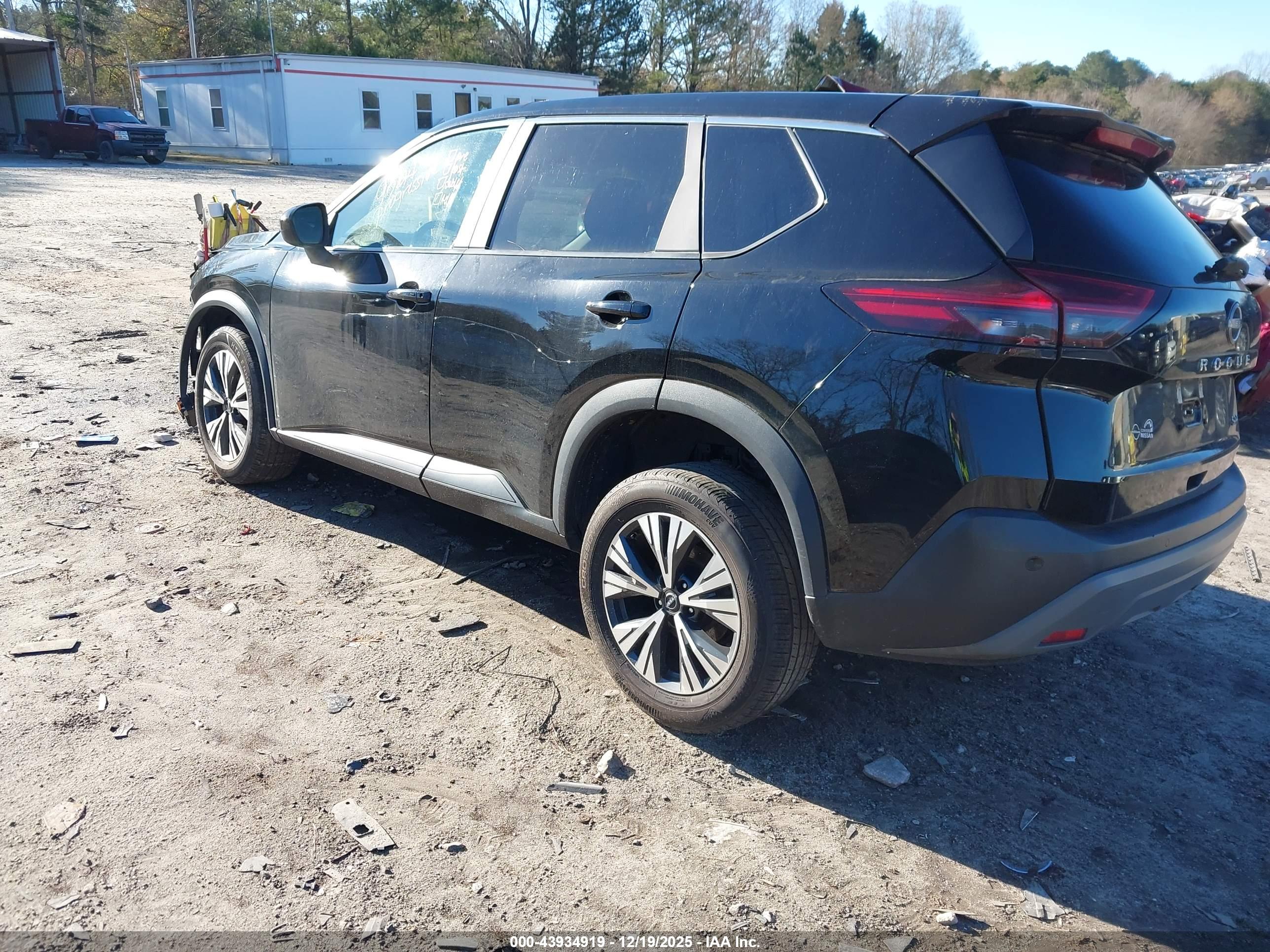 NISSAN ROGUE image 3