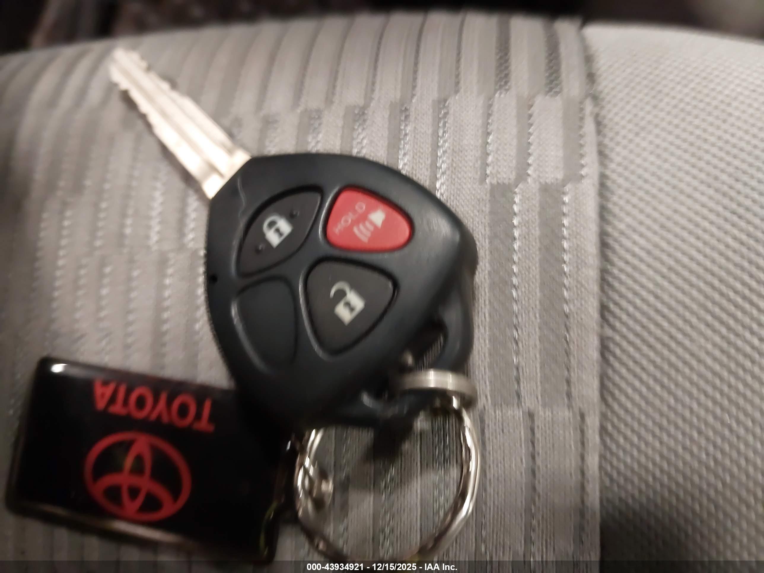 TOYOTA RAV4 image 11