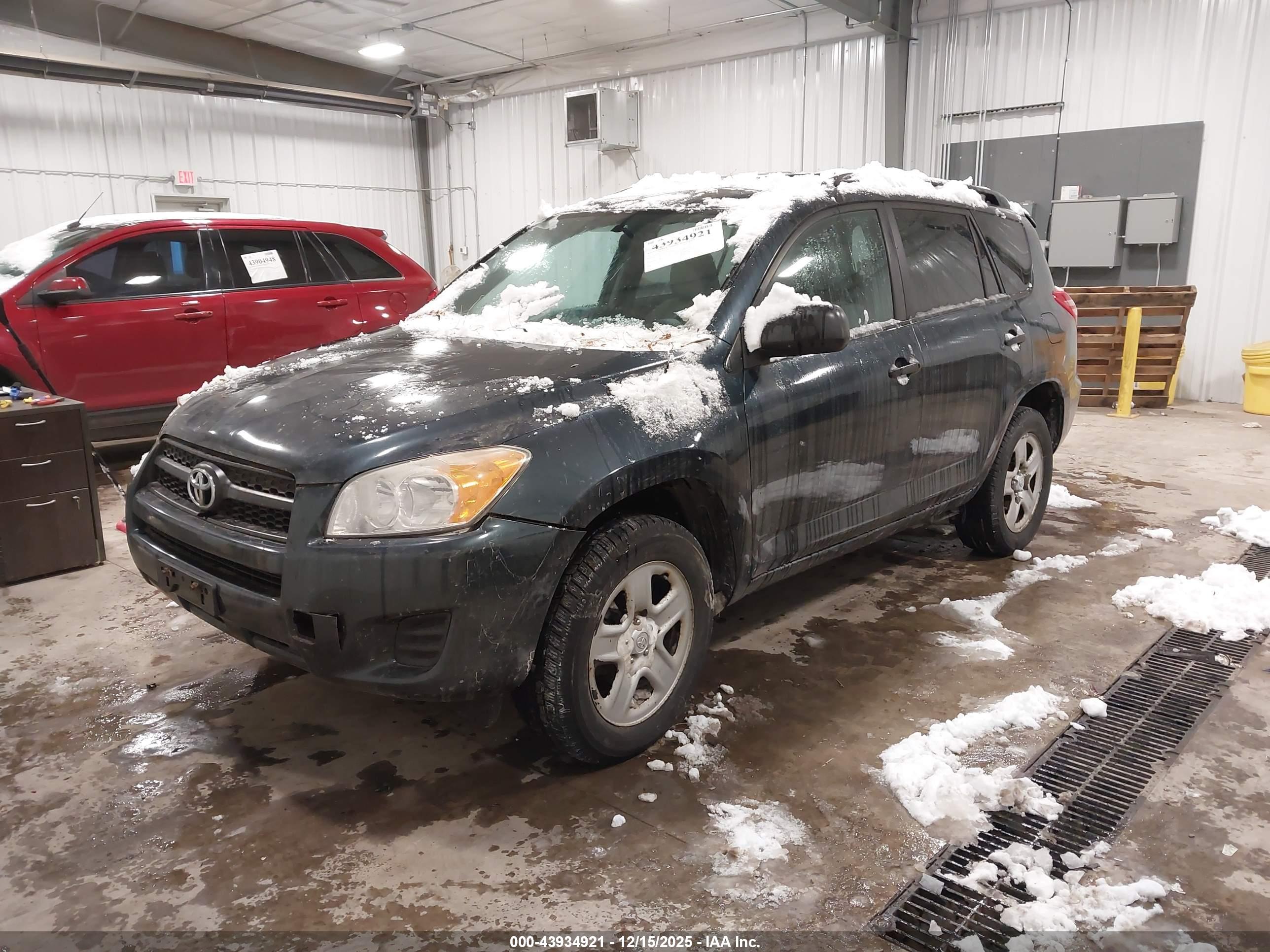 TOYOTA RAV4 image 2