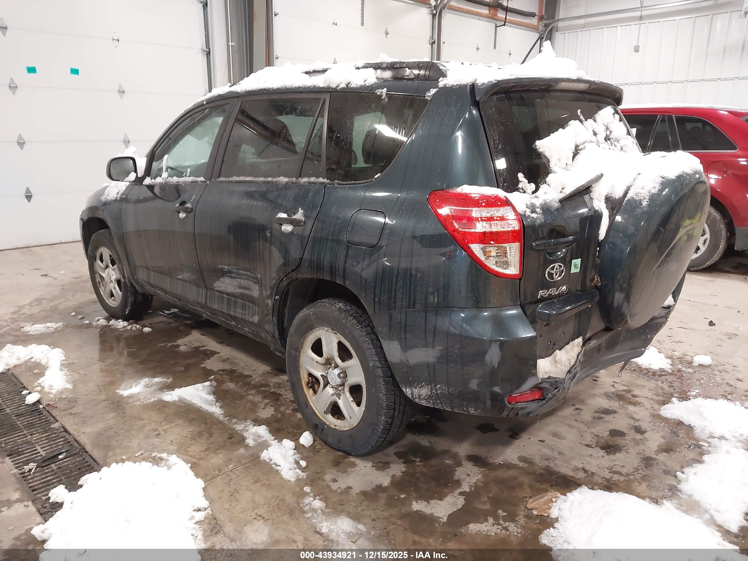TOYOTA RAV4 image 3