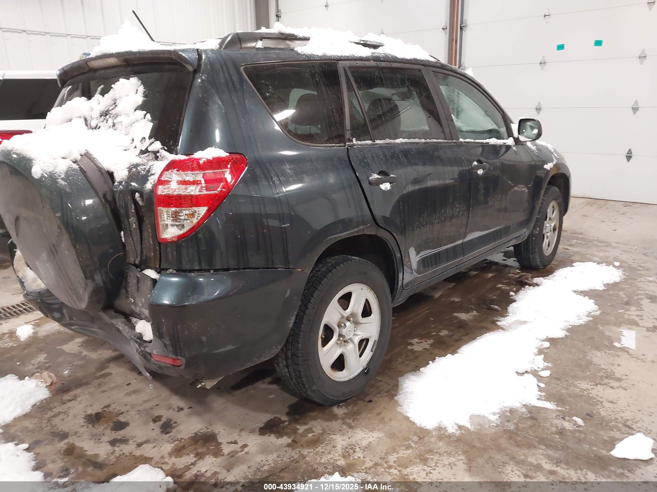 TOYOTA RAV4 image 4