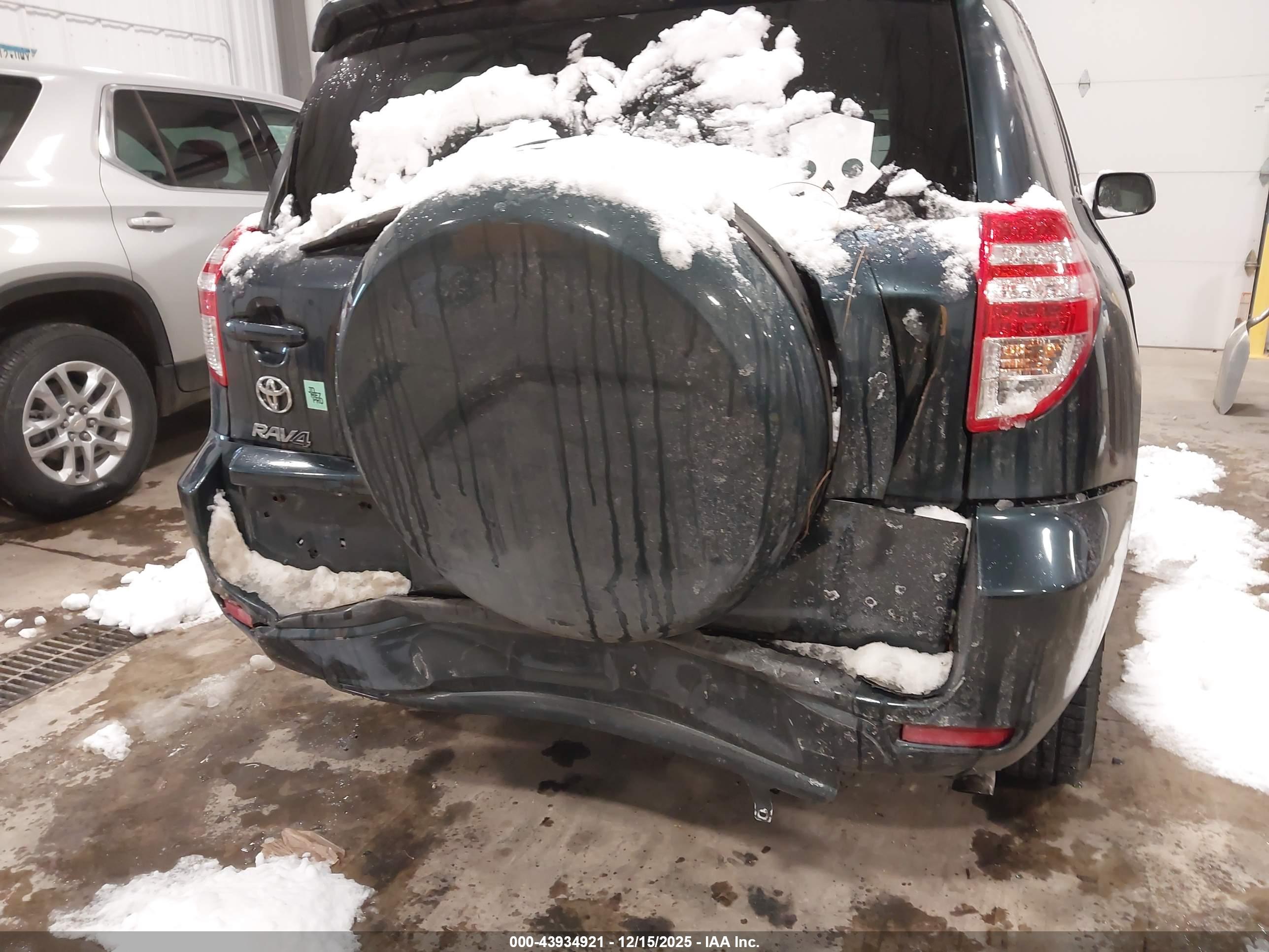 TOYOTA RAV4 image 6