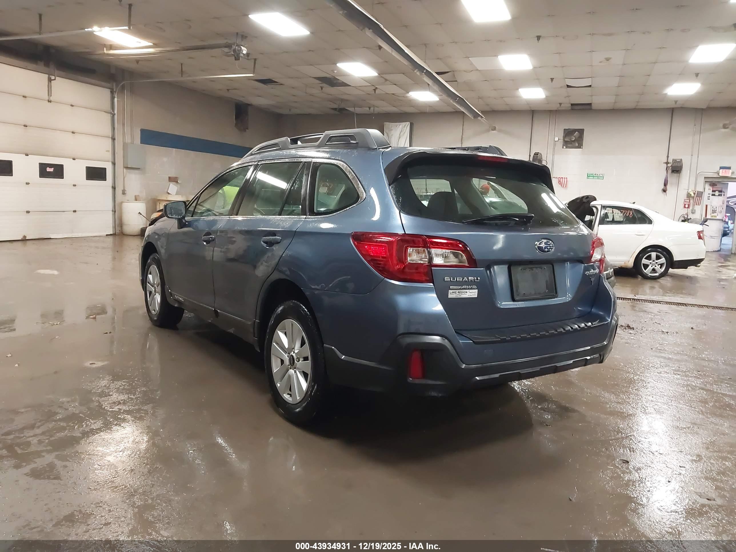 SUBARU OUTBACK image 3