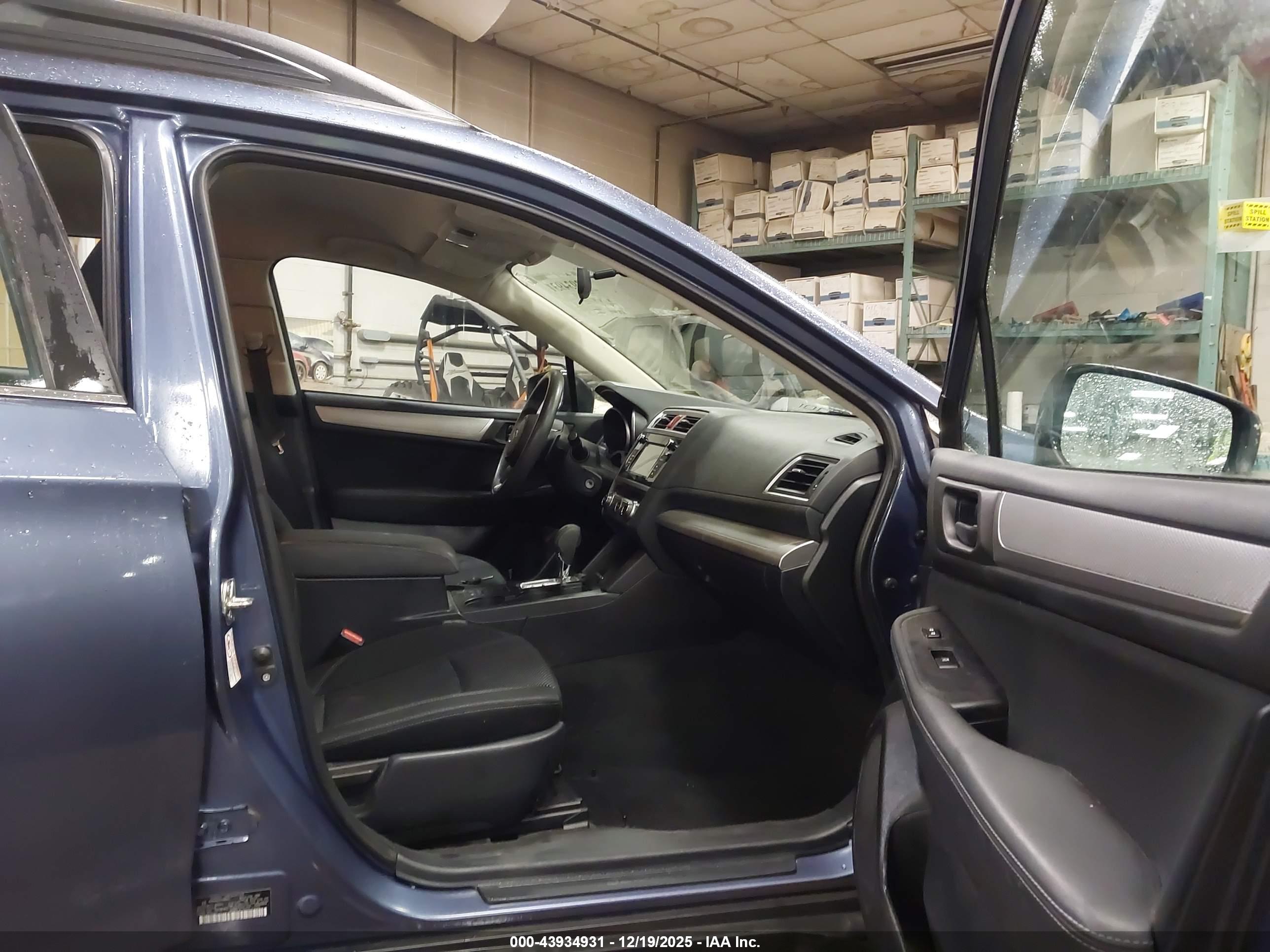 SUBARU OUTBACK image 5