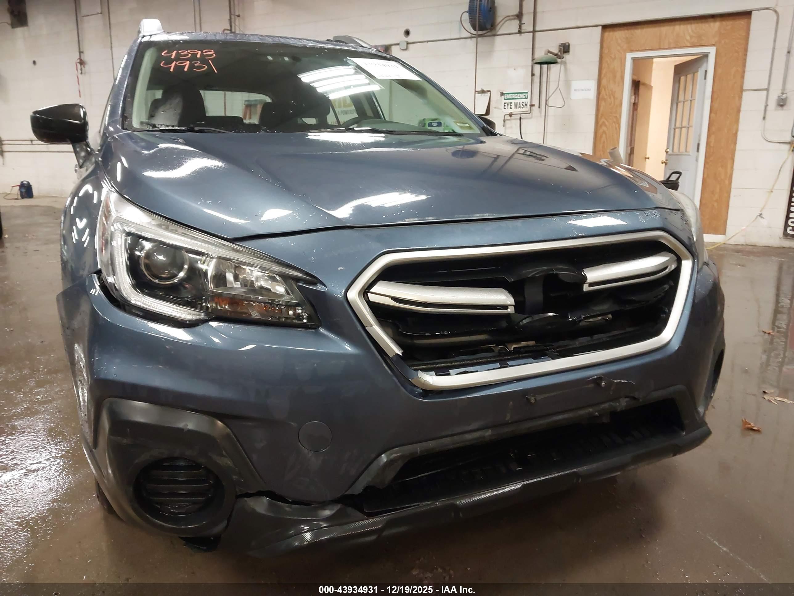 SUBARU OUTBACK image 6