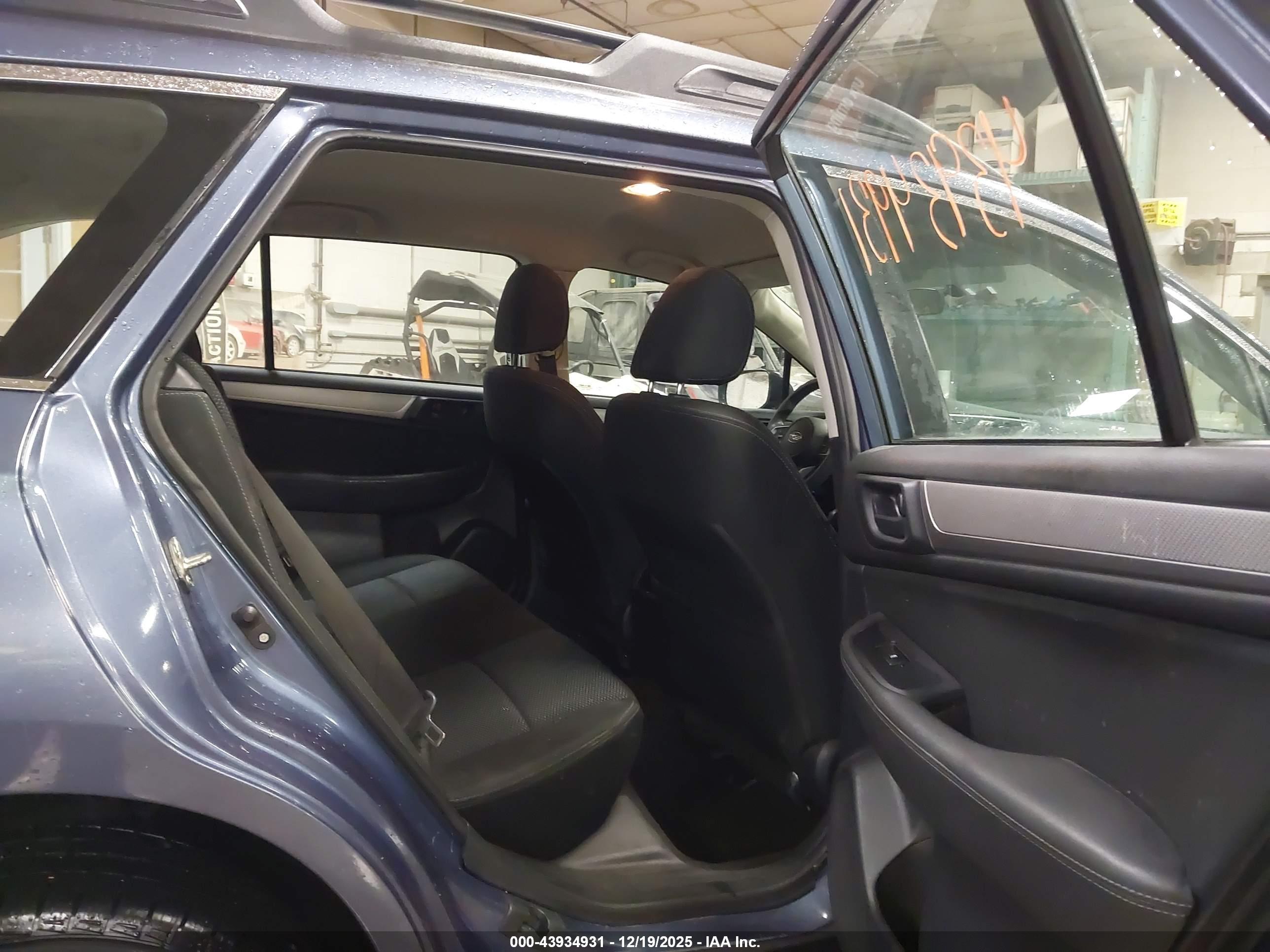 SUBARU OUTBACK image 8