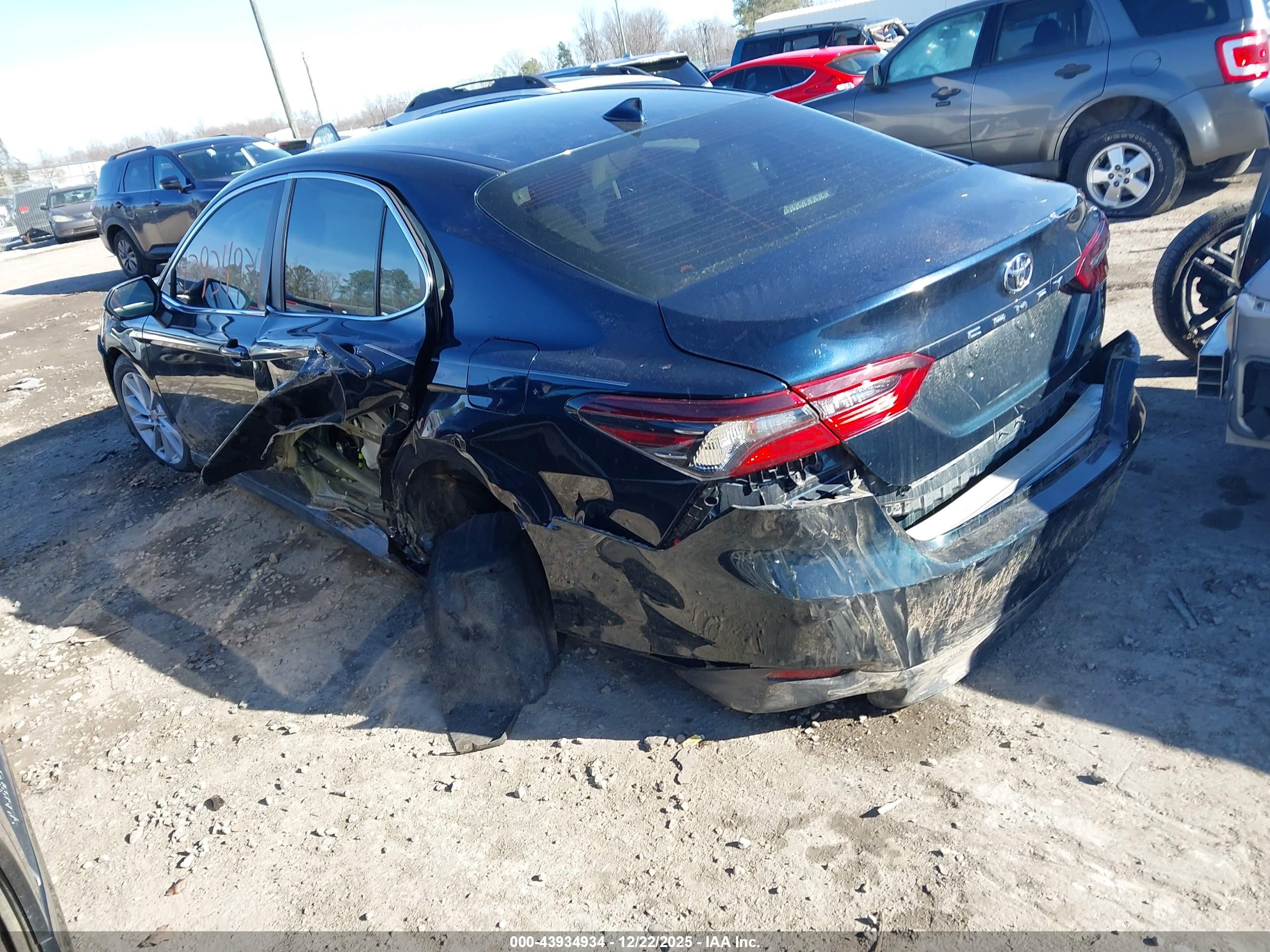 TOYOTA CAMRY image 3
