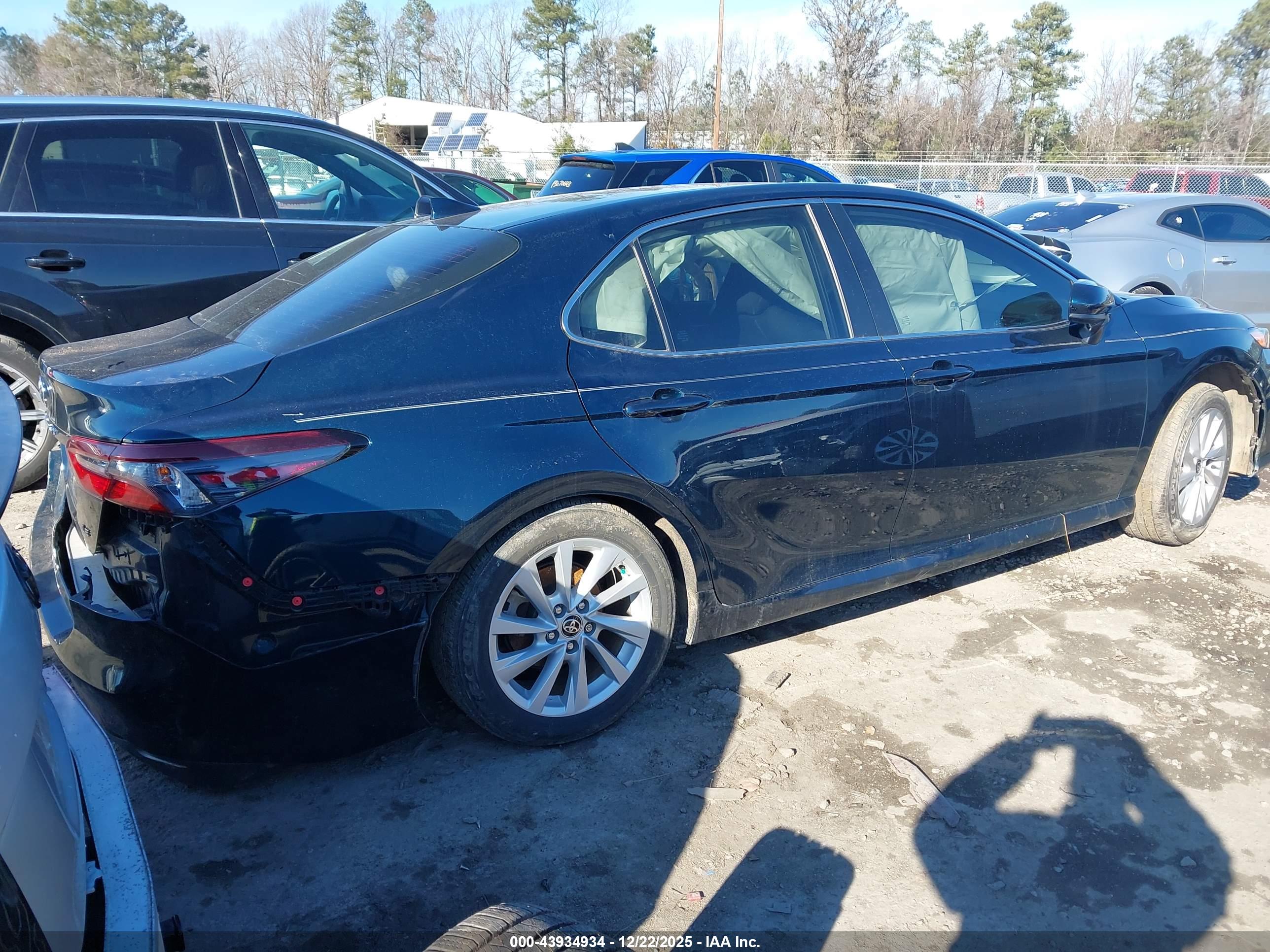 TOYOTA CAMRY image 4