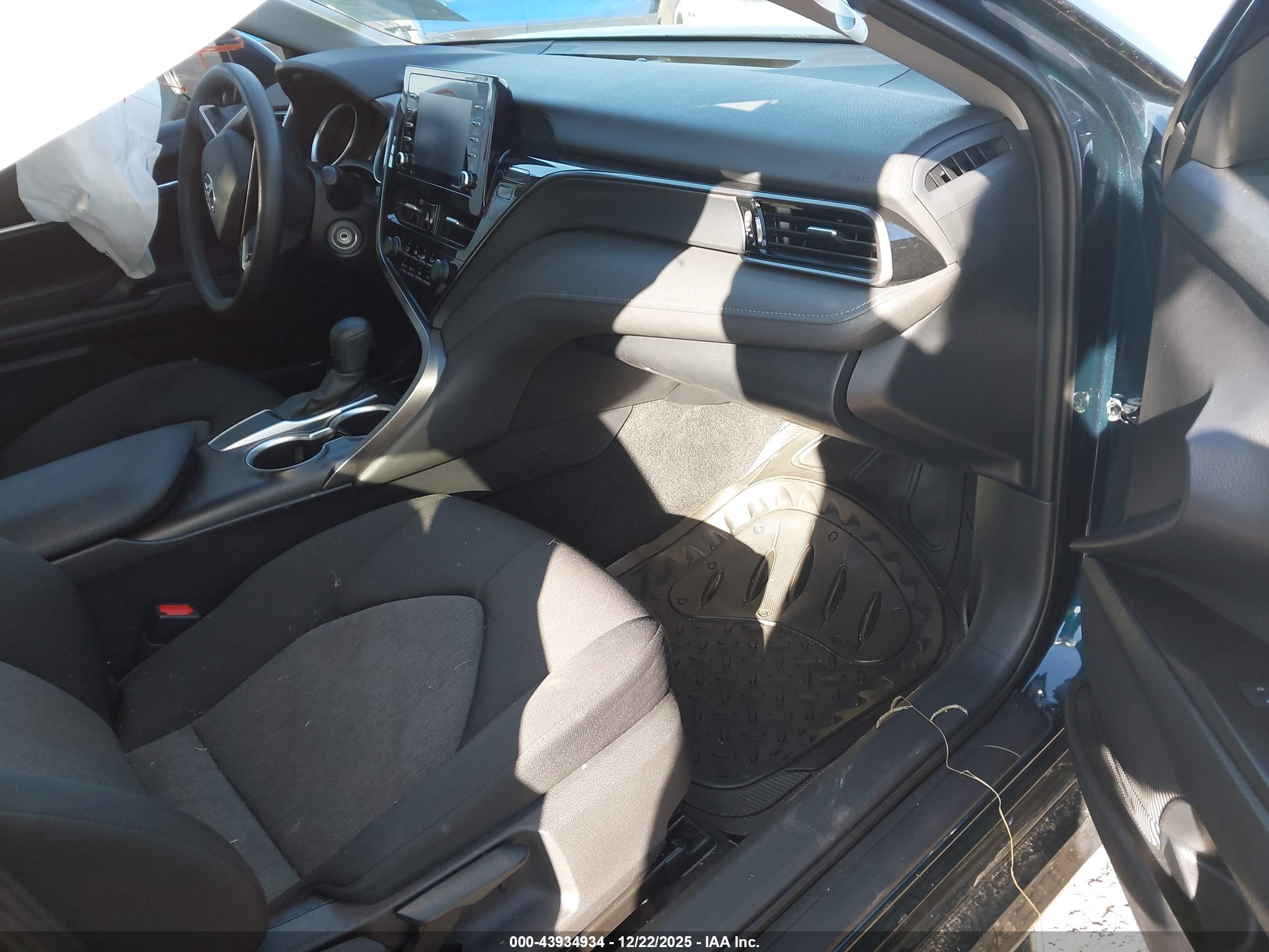 TOYOTA CAMRY image 5