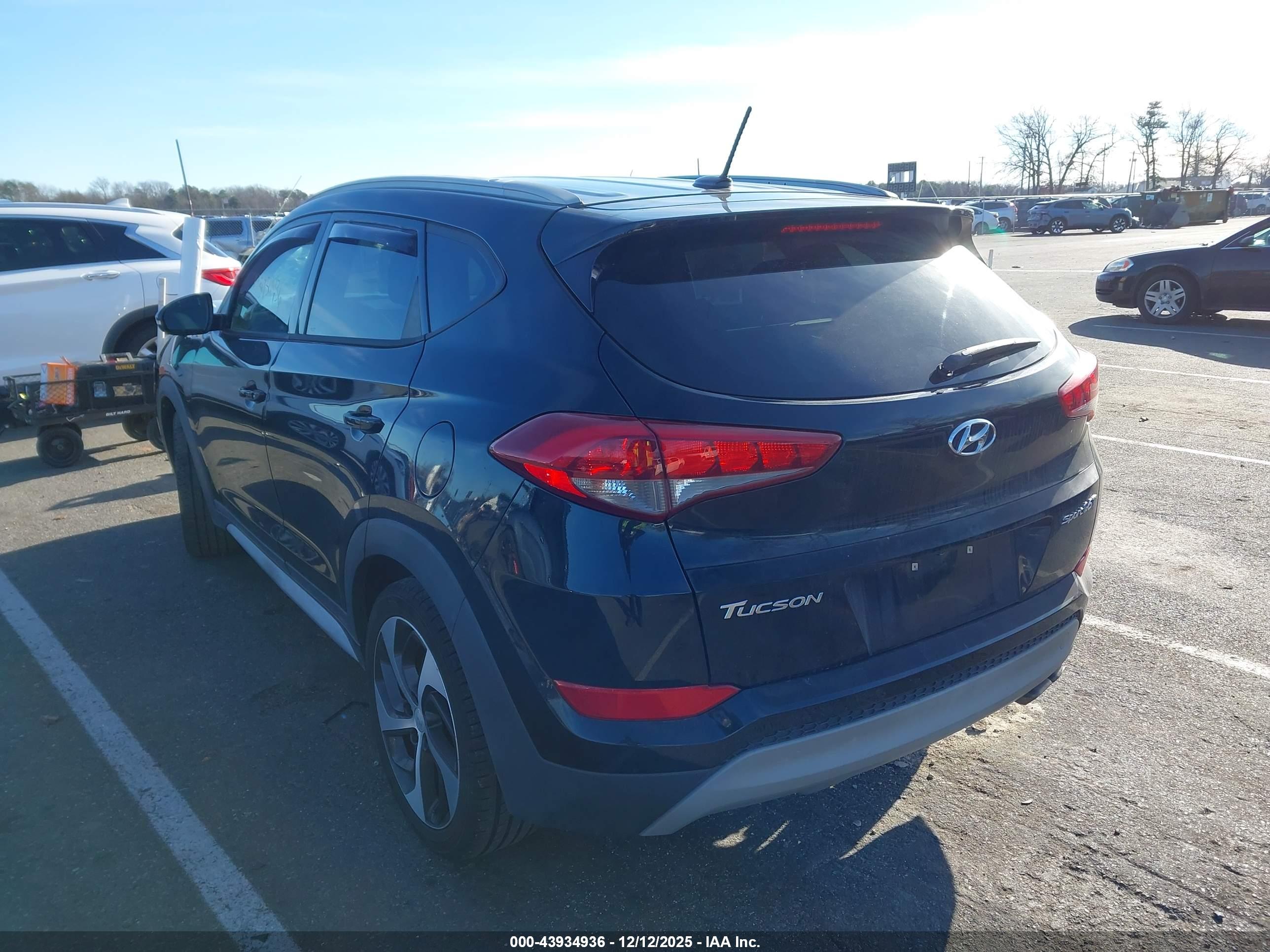 HYUNDAI TUCSON image 3