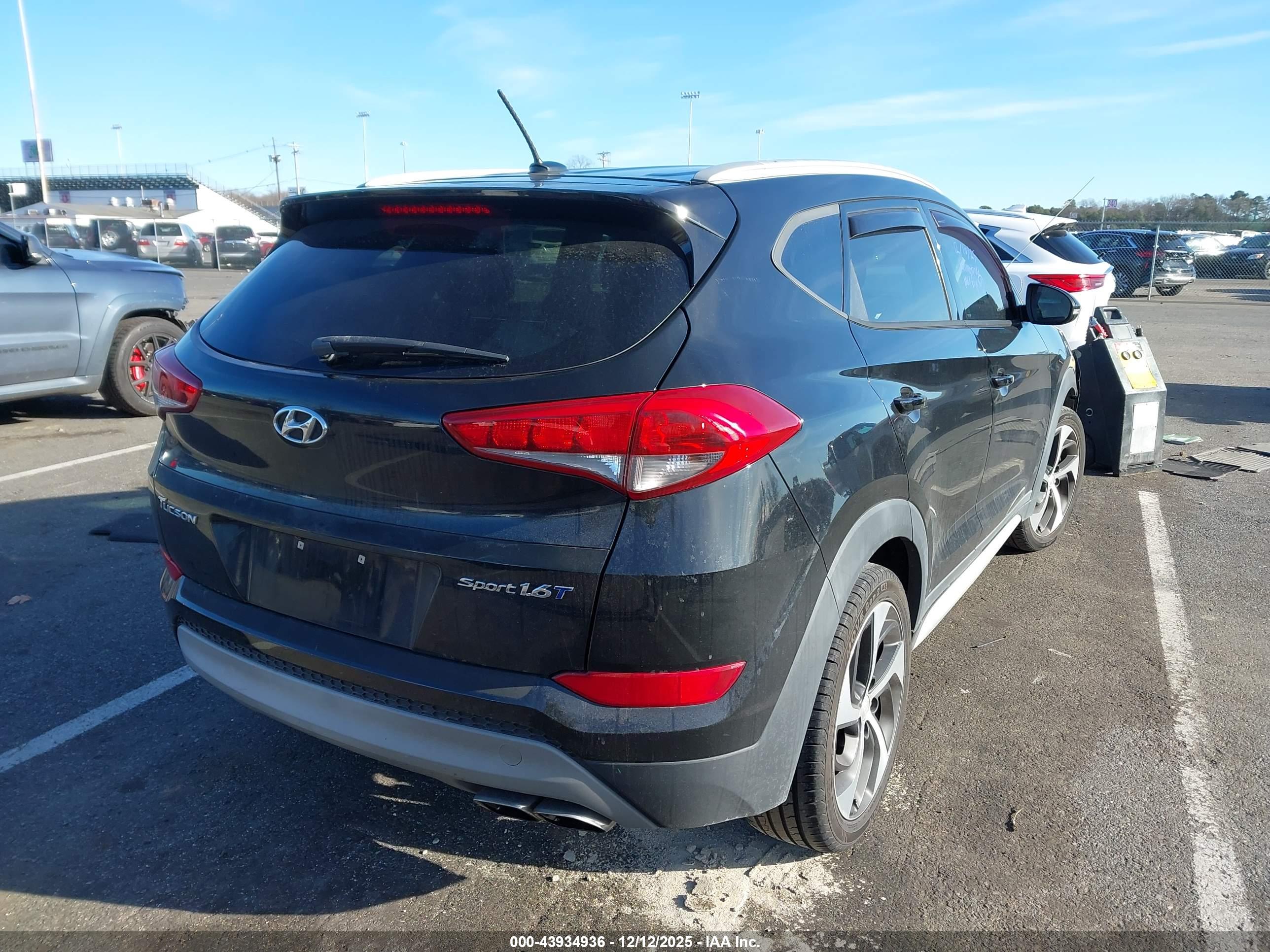 HYUNDAI TUCSON image 4
