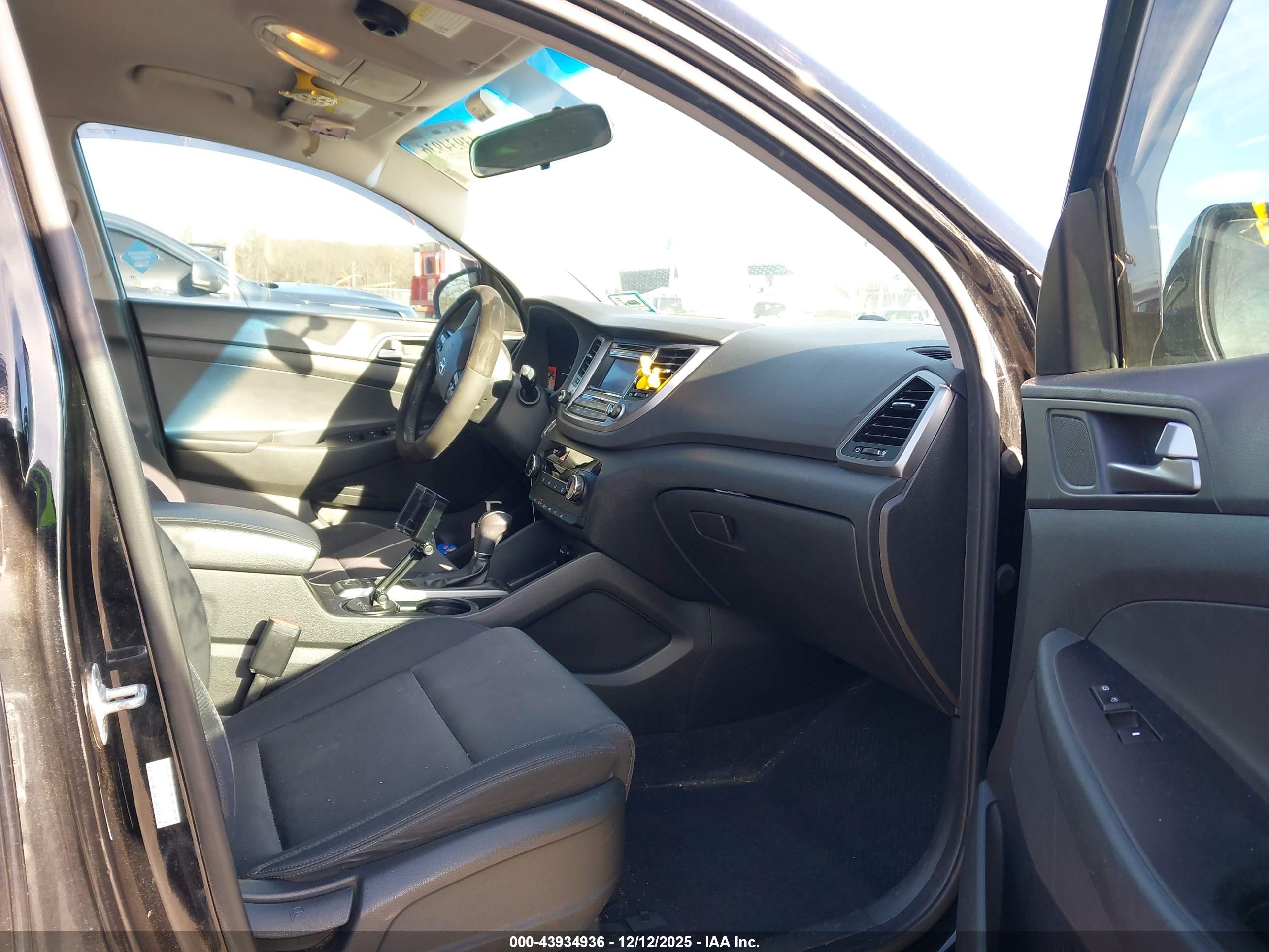 HYUNDAI TUCSON image 5