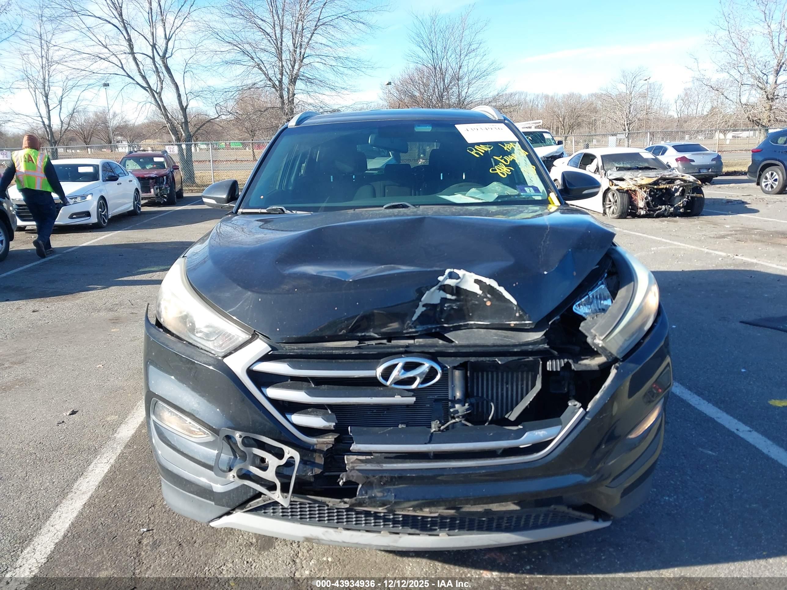 HYUNDAI TUCSON image 6