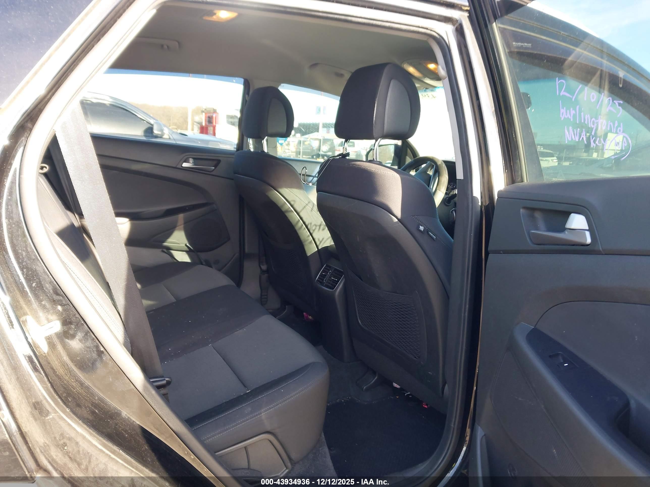 HYUNDAI TUCSON image 8