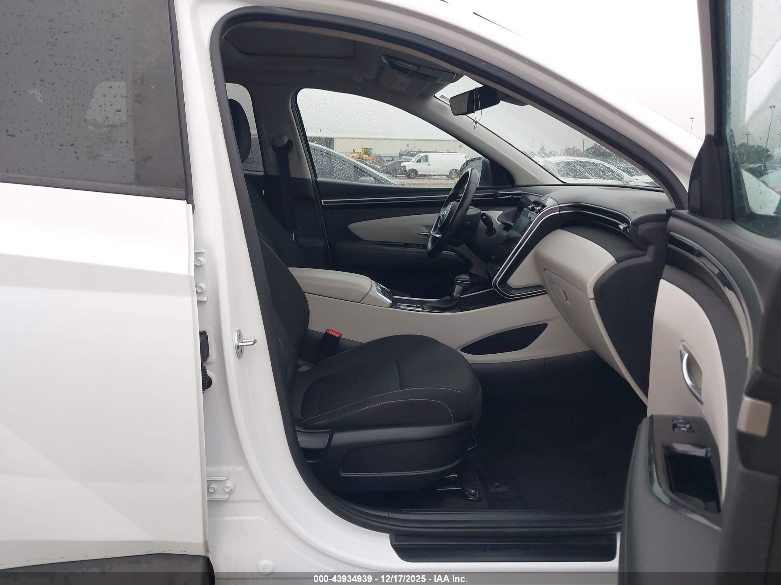 HYUNDAI TUCSON image 5
