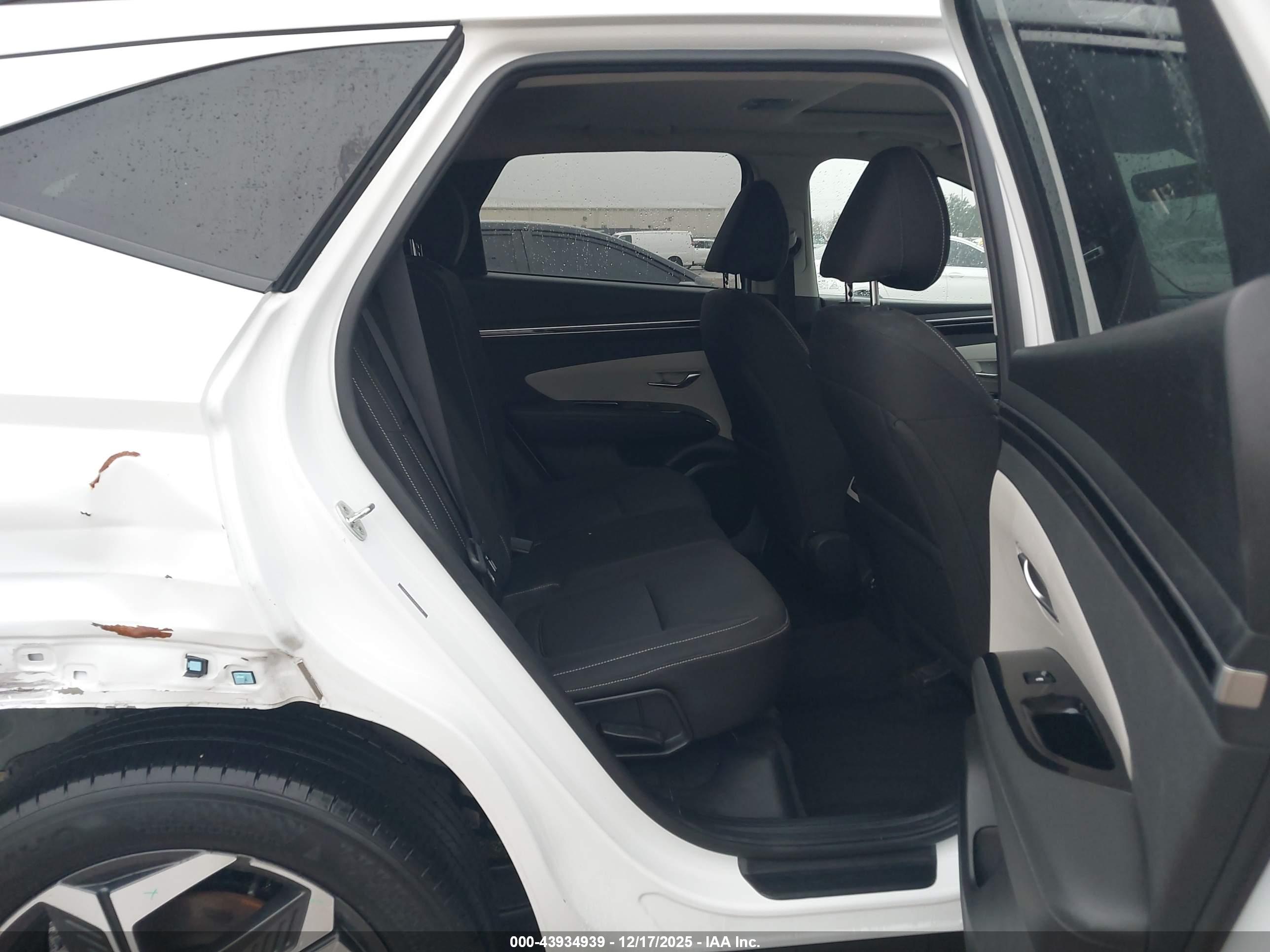 HYUNDAI TUCSON image 8