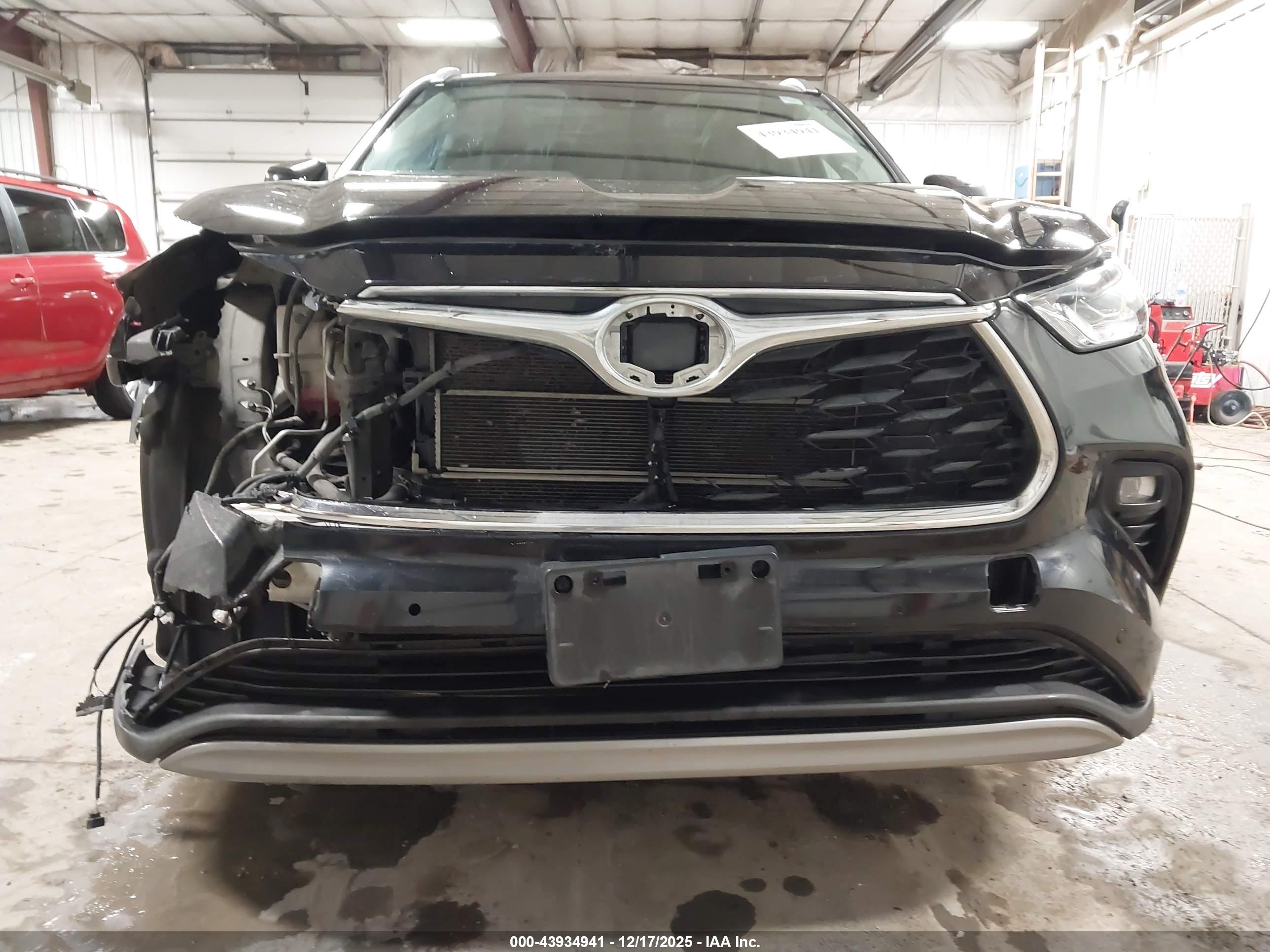TOYOTA HIGHLANDER image 6