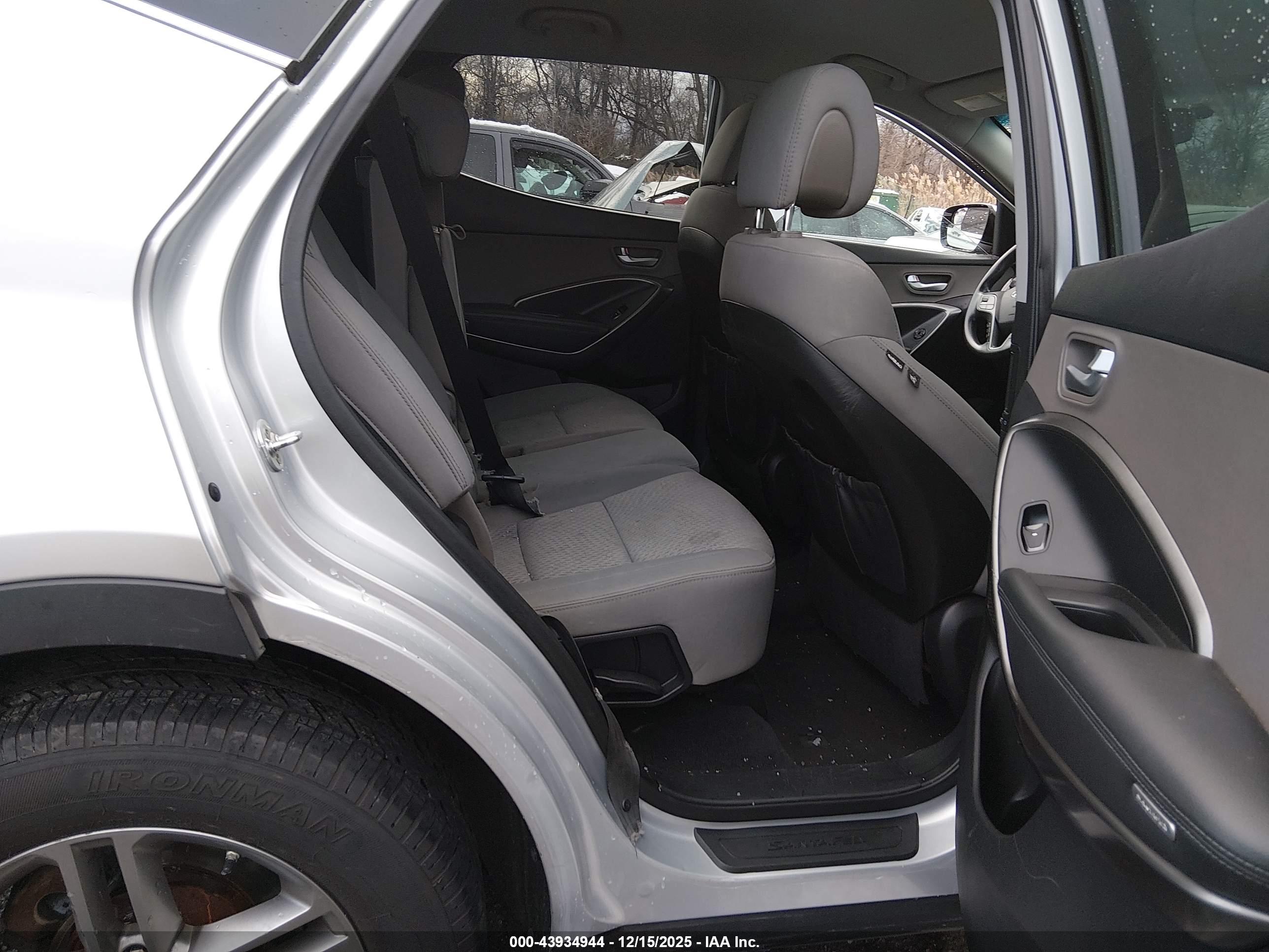 HYUNDAI SANTA image 8