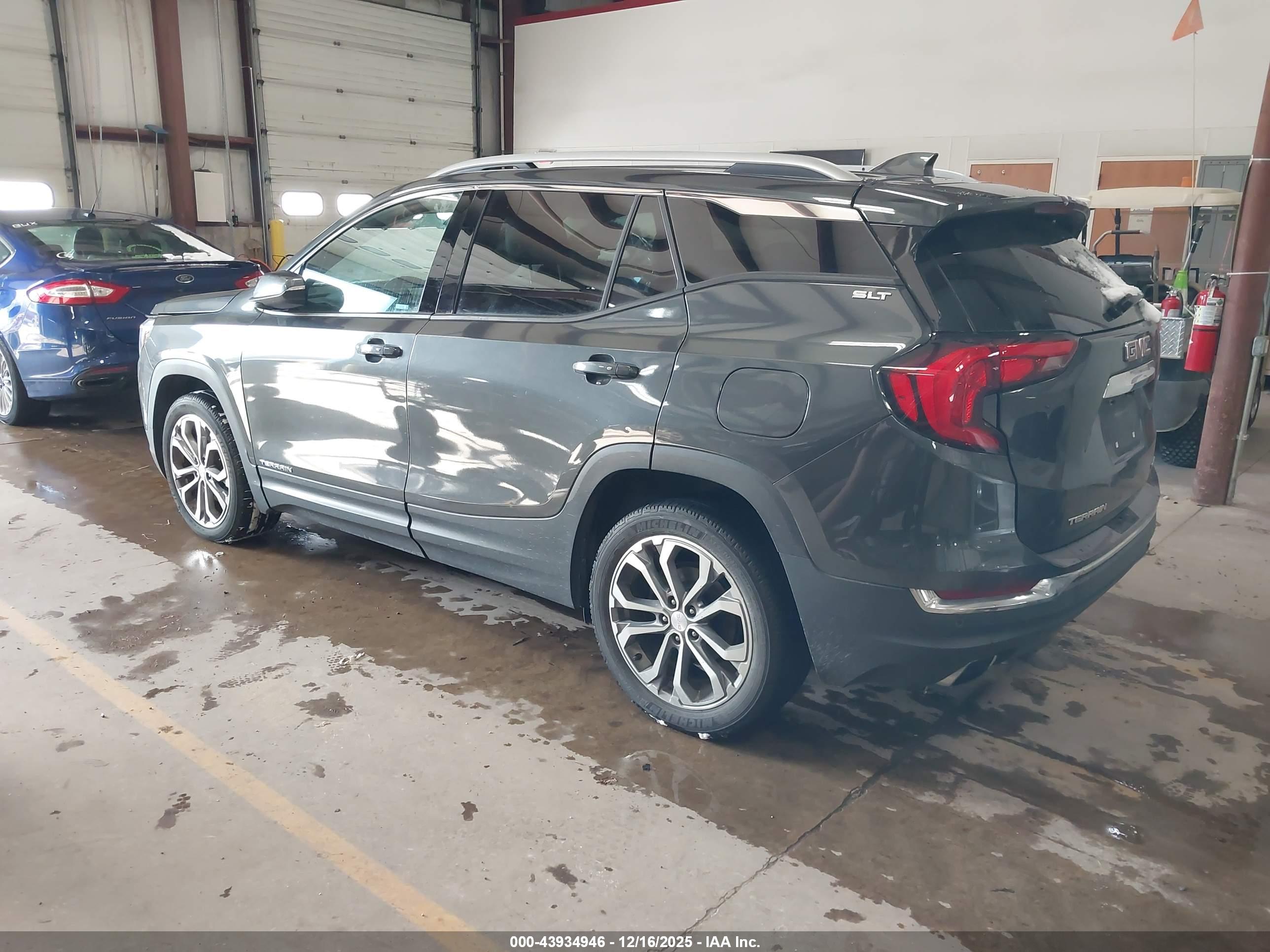 GMC TERRAIN image 3