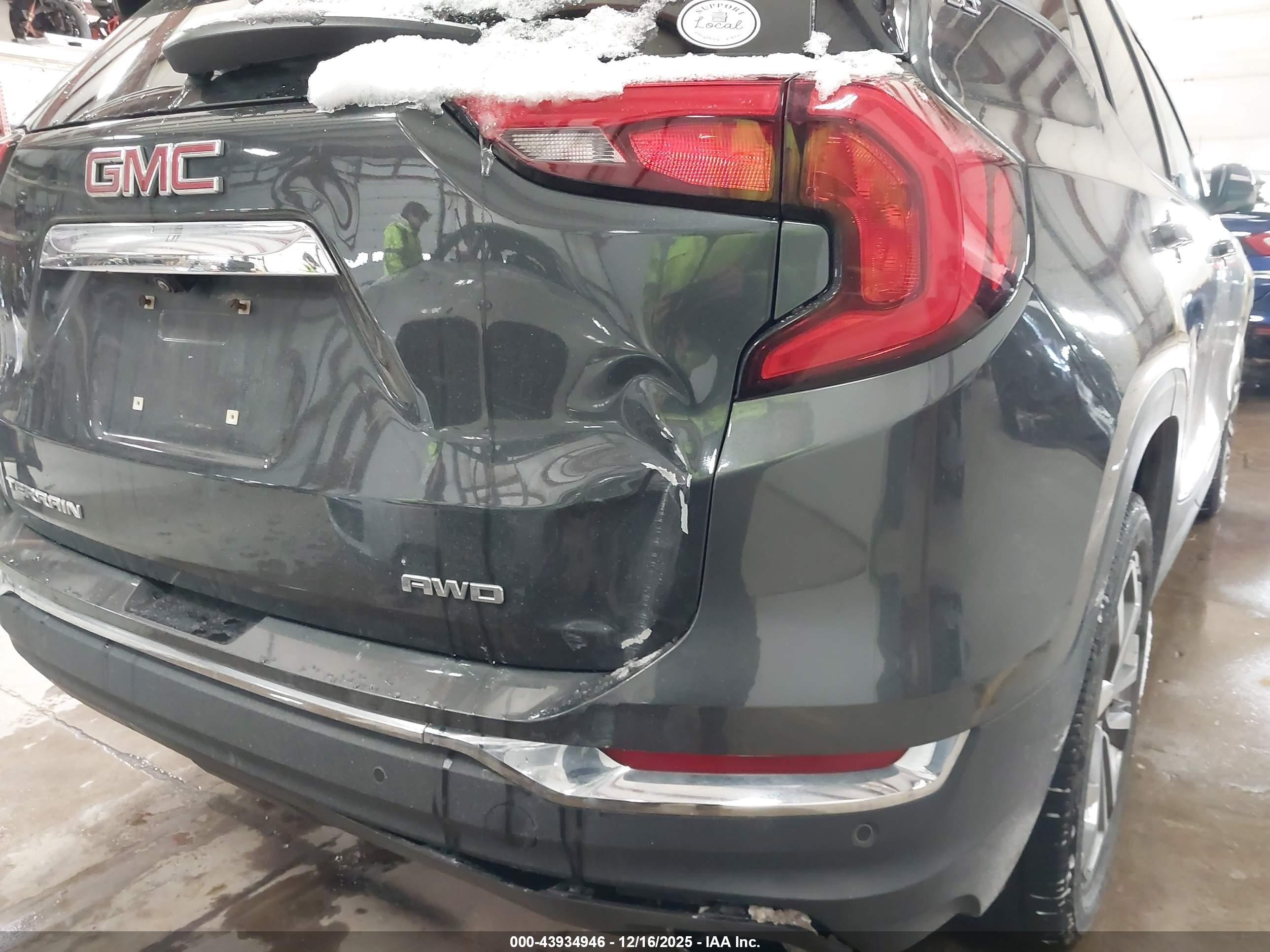 GMC TERRAIN image 6