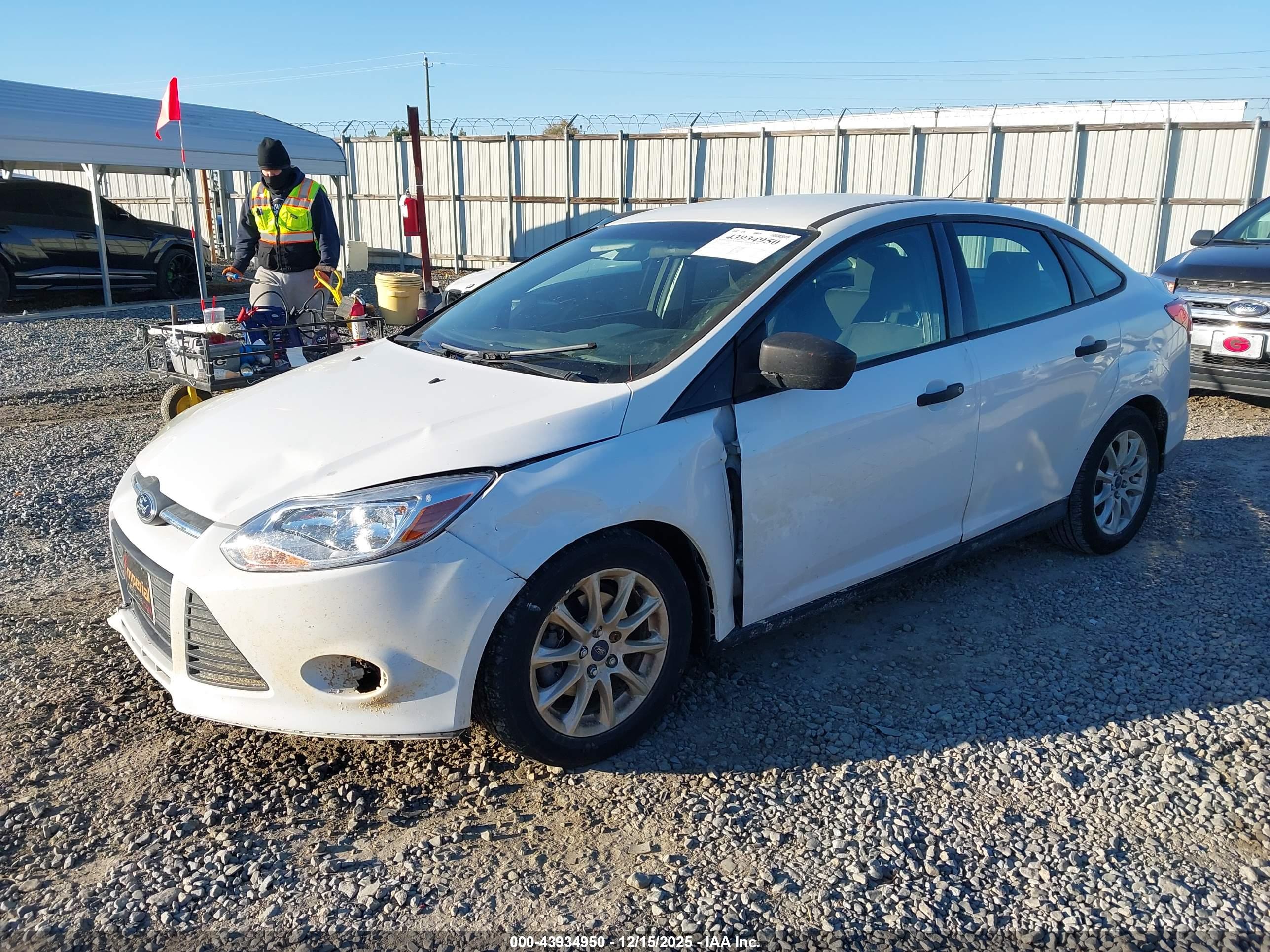 FORD FOCUS image 2