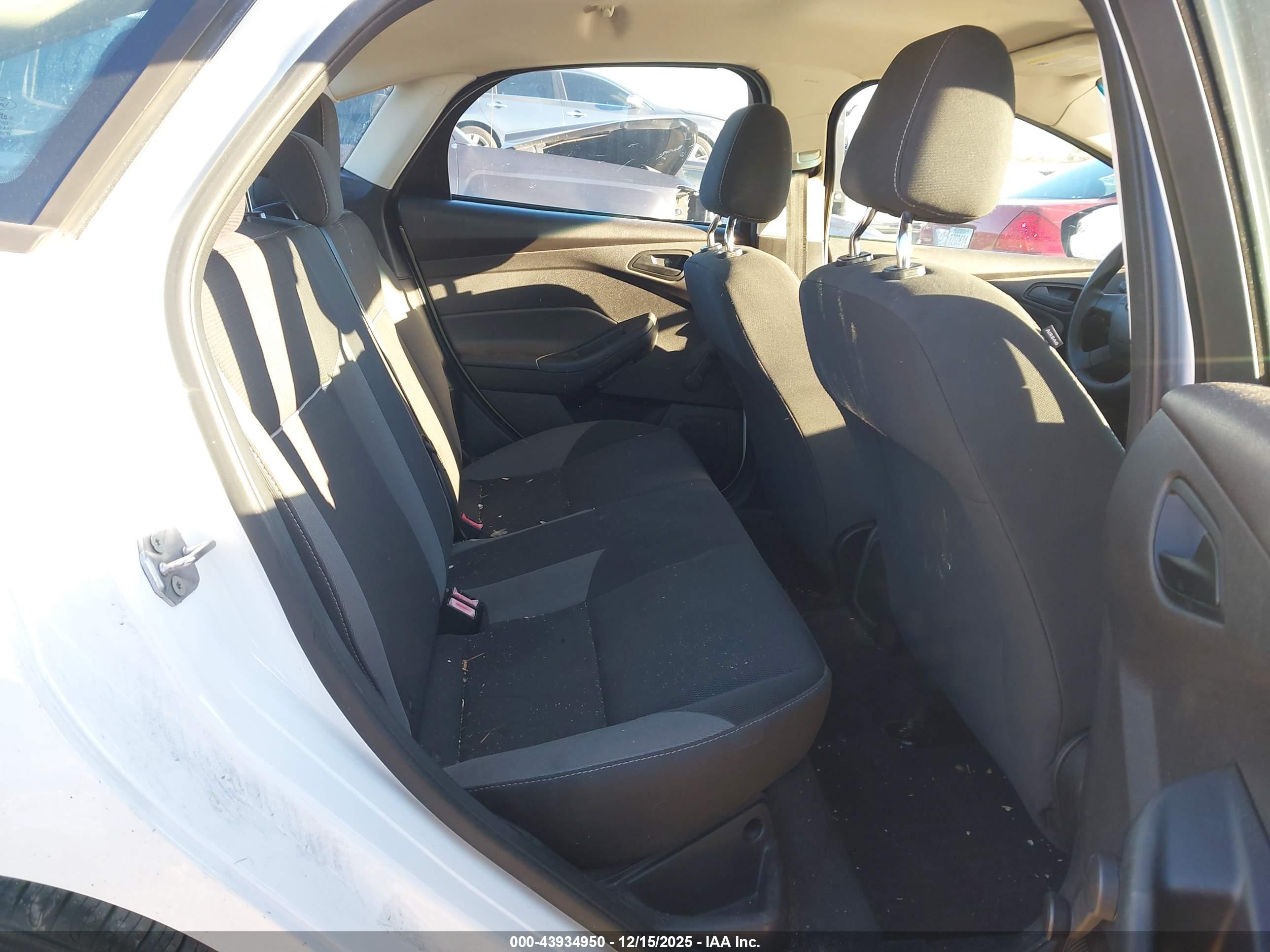 FORD FOCUS image 8