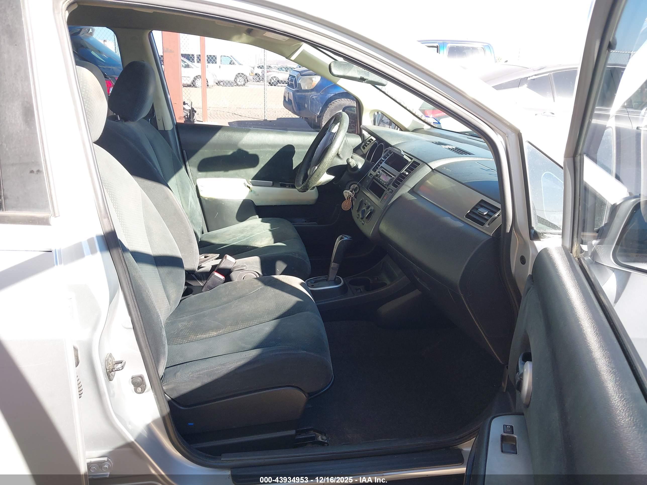 NISSAN VERSA image 5