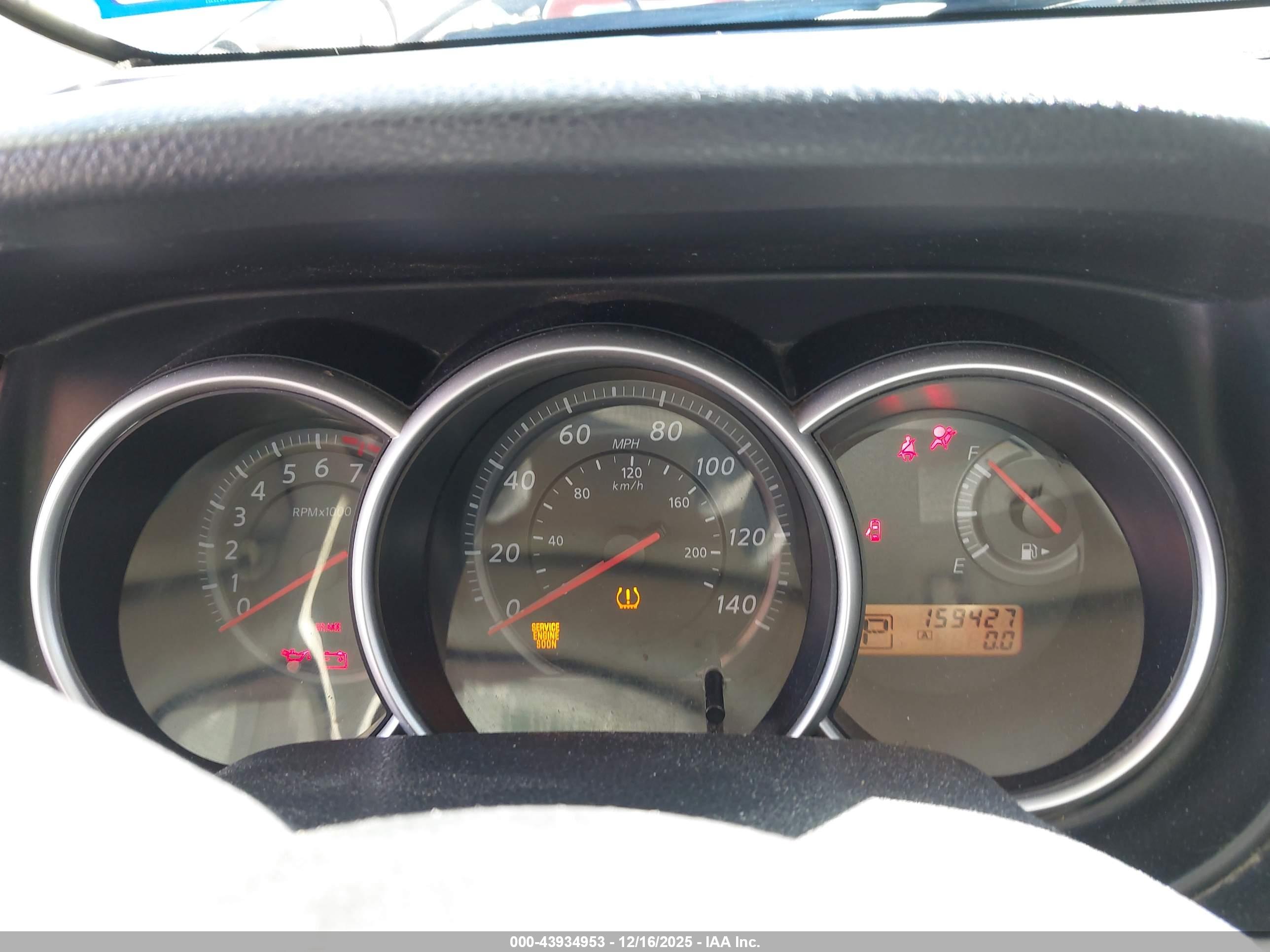 NISSAN VERSA image 7