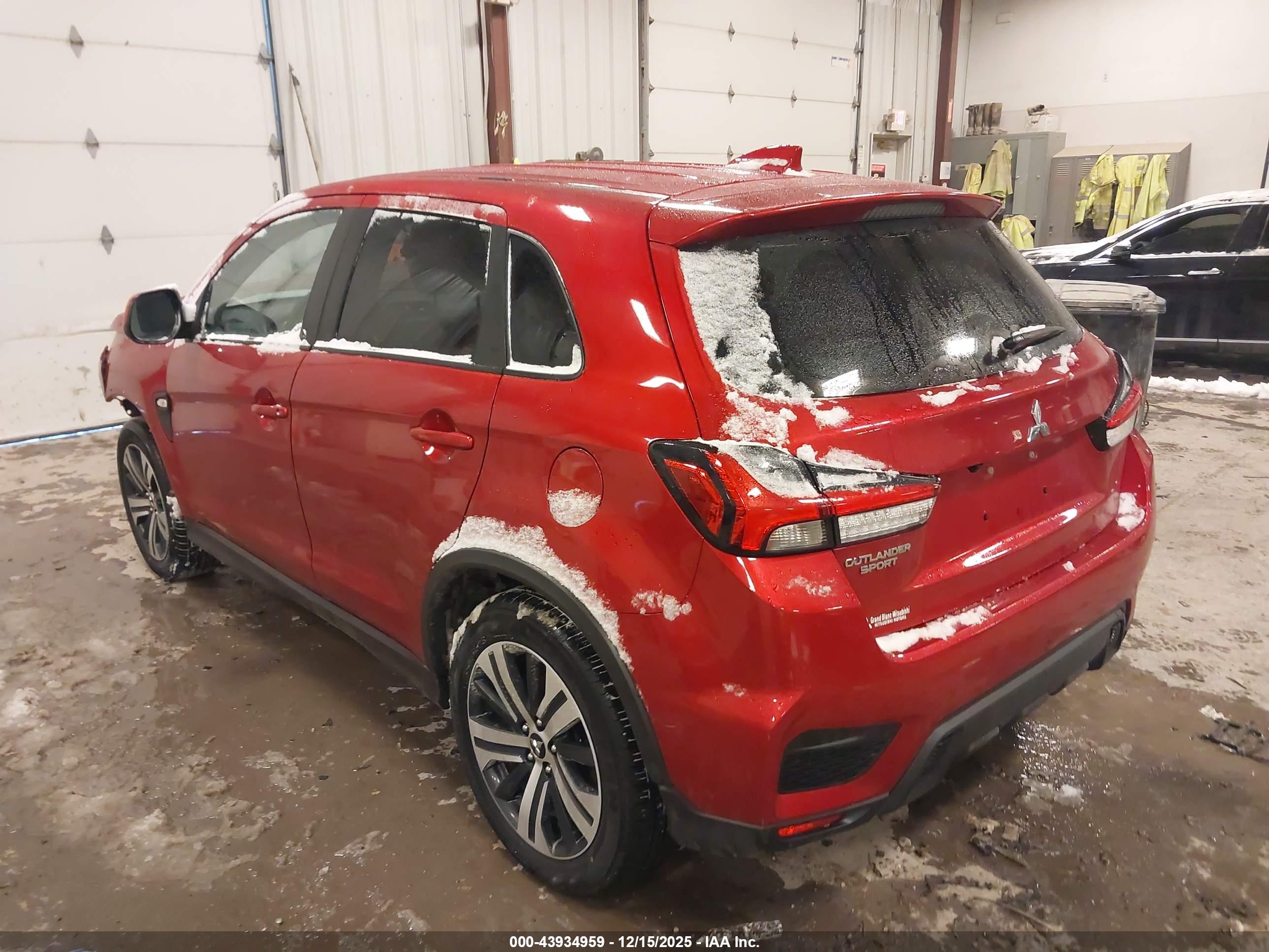 MITSUBISHI OUTLANDER image 3