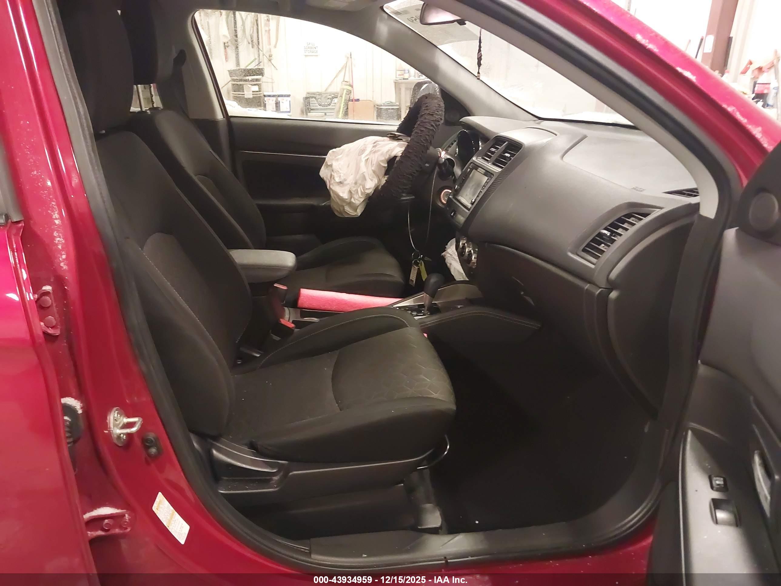 MITSUBISHI OUTLANDER image 5