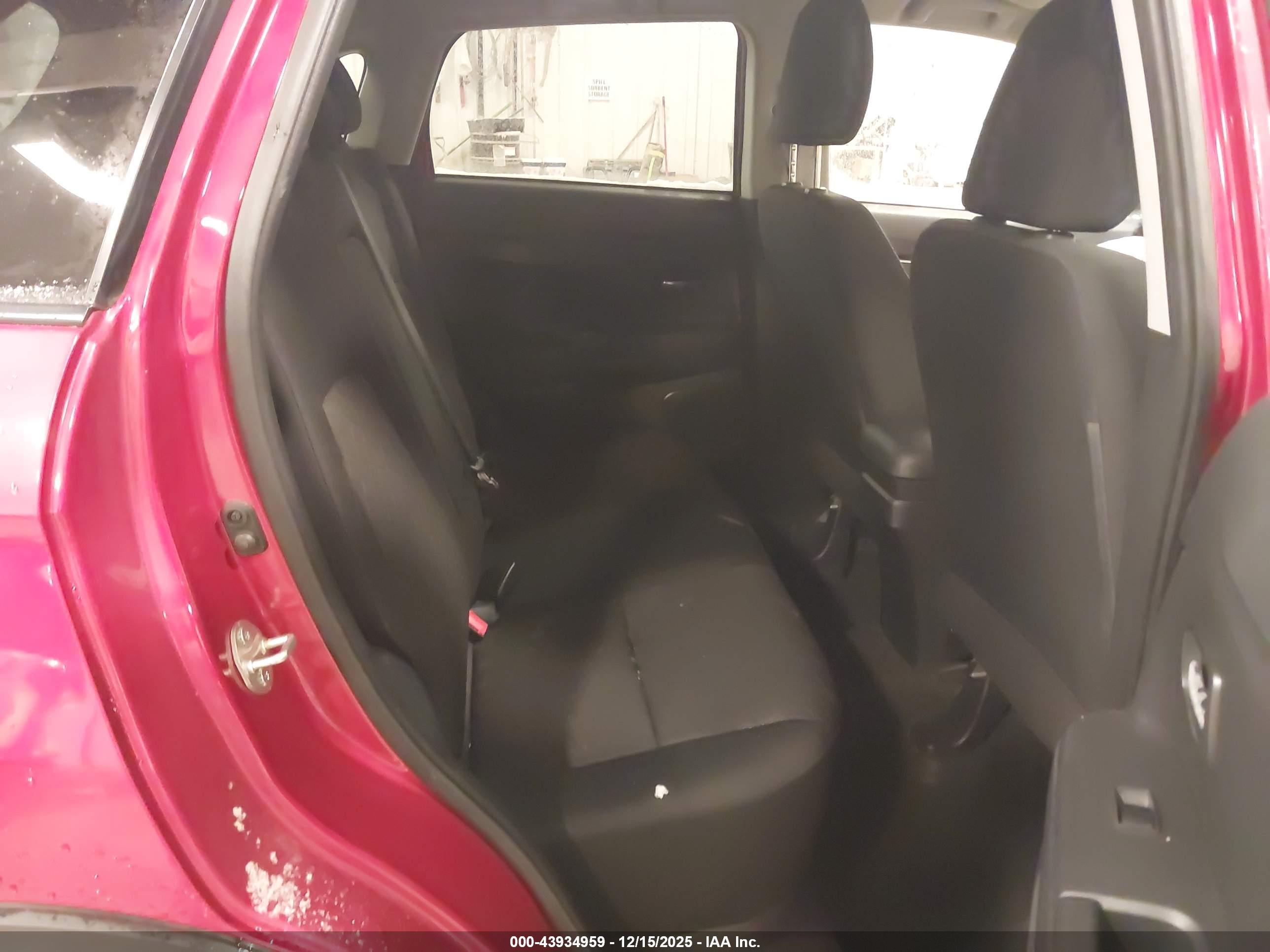 MITSUBISHI OUTLANDER image 8