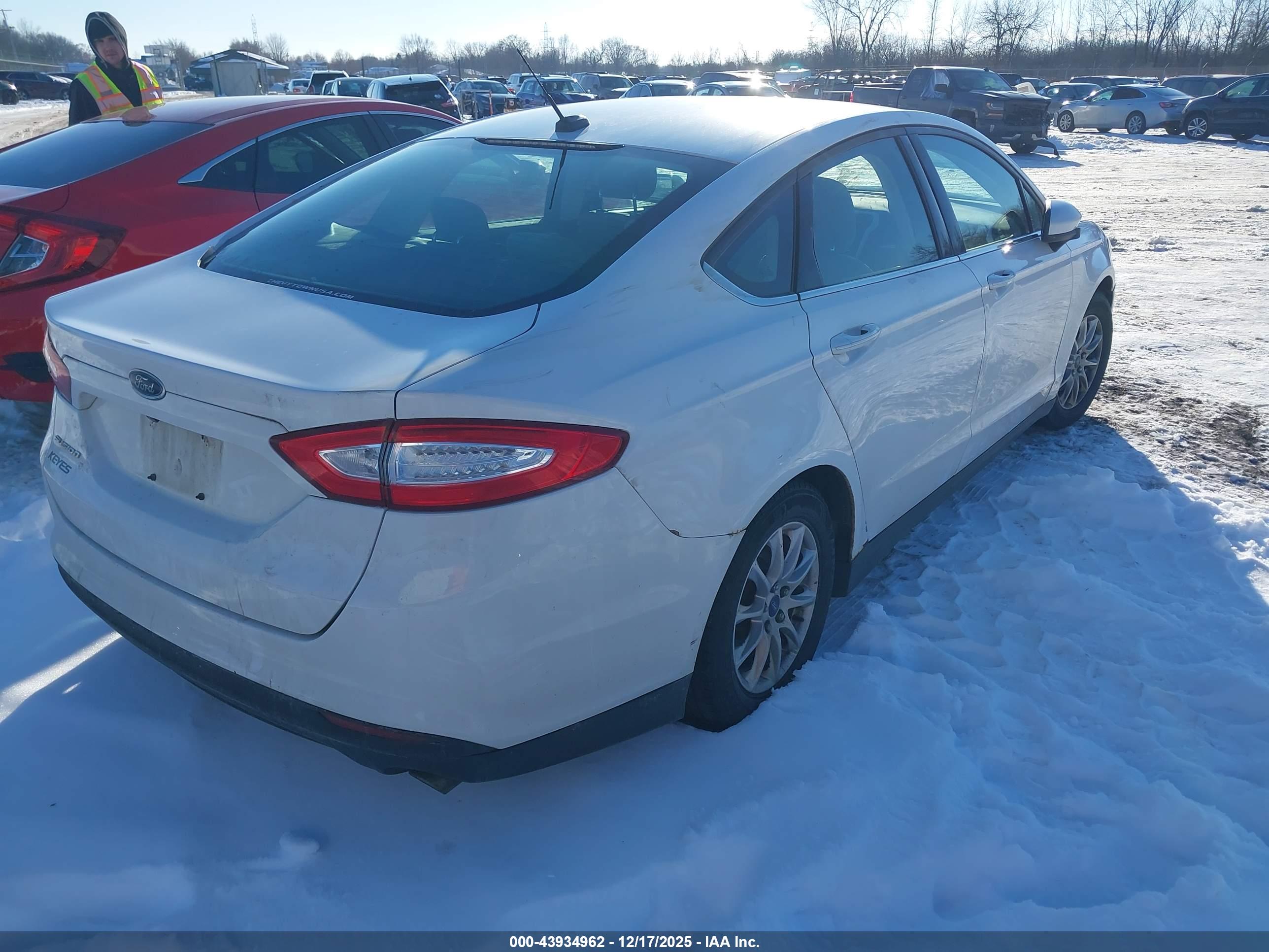 FORD FUSION image 4