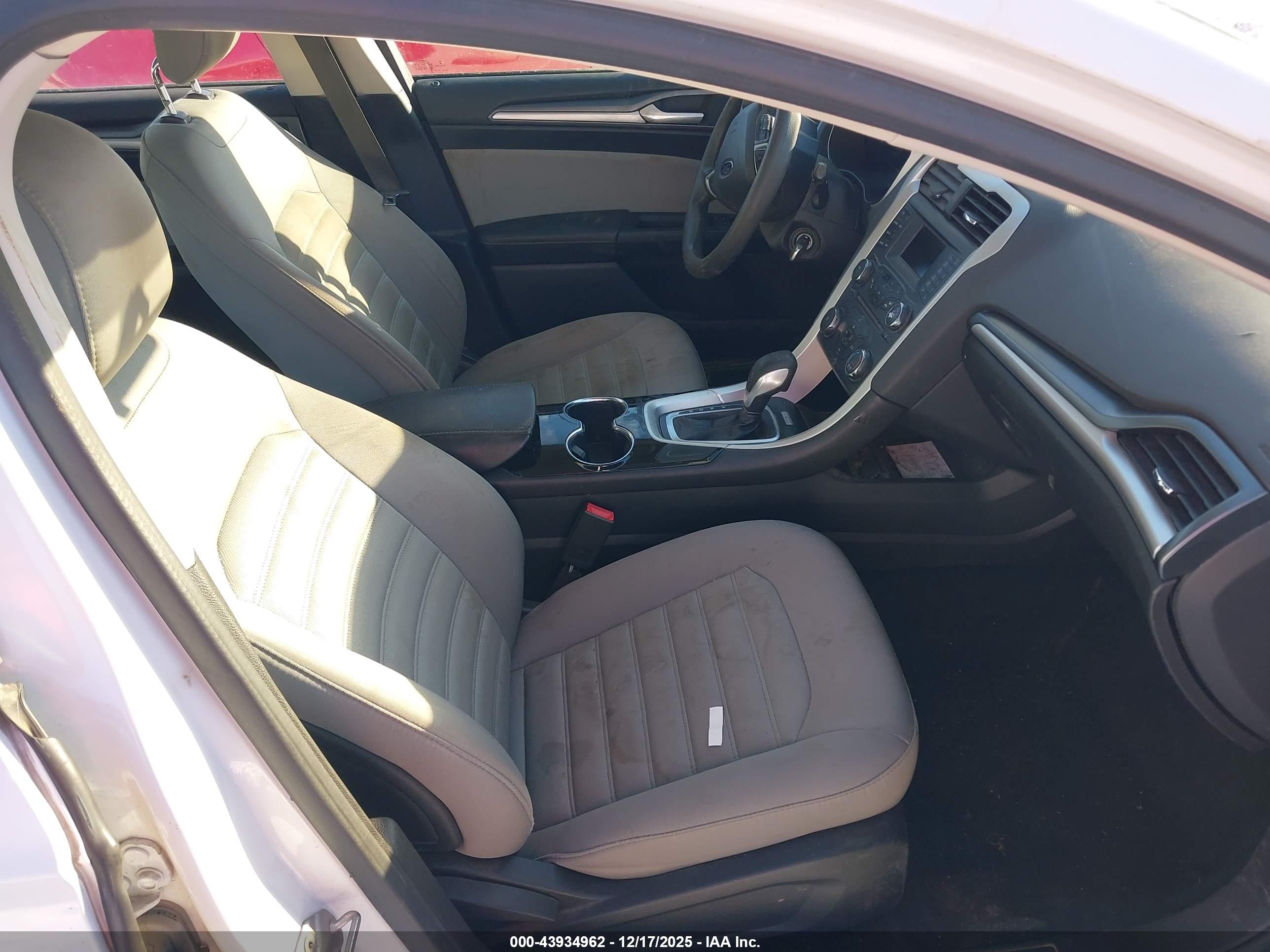 FORD FUSION image 5