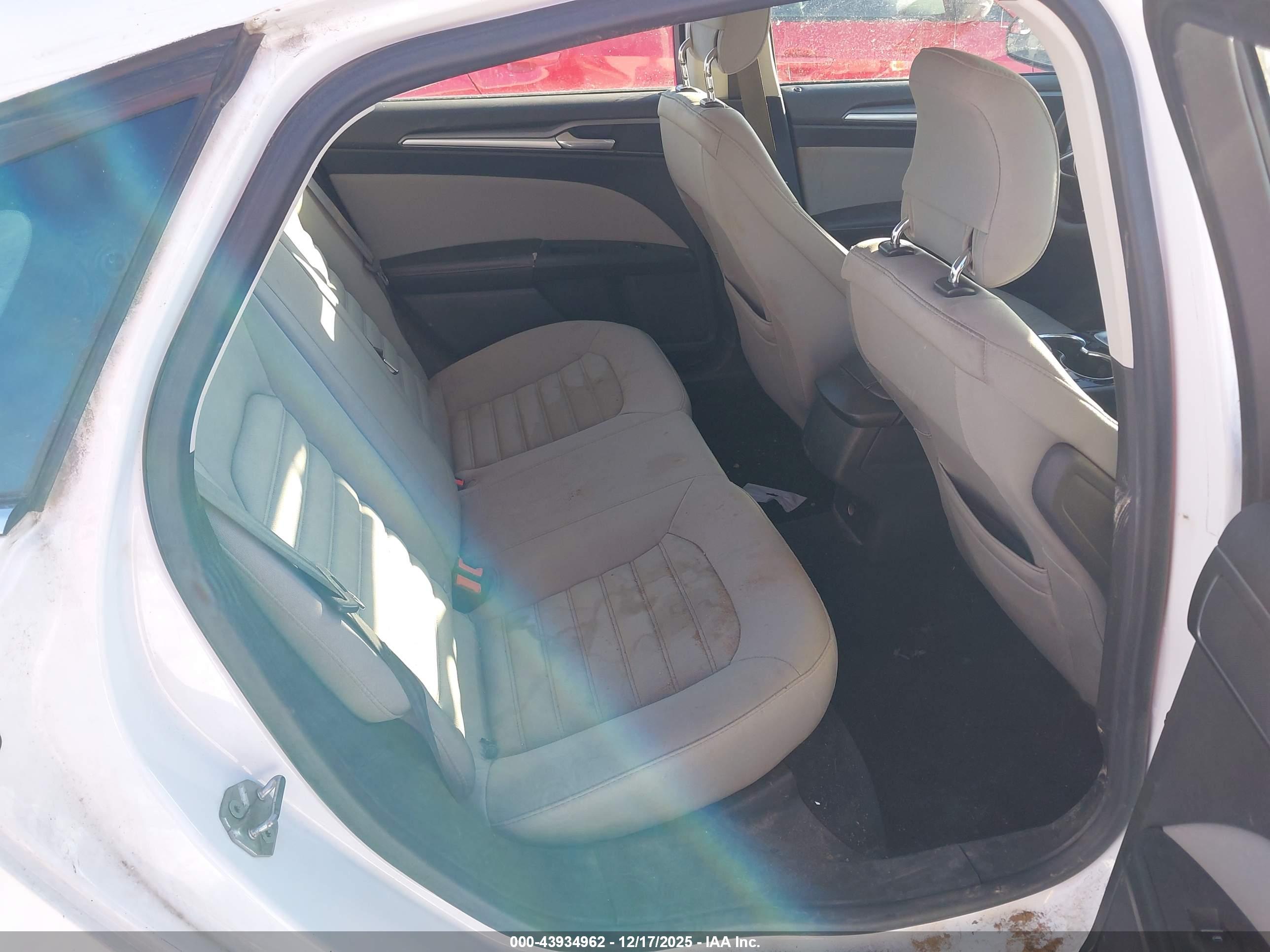 FORD FUSION image 8