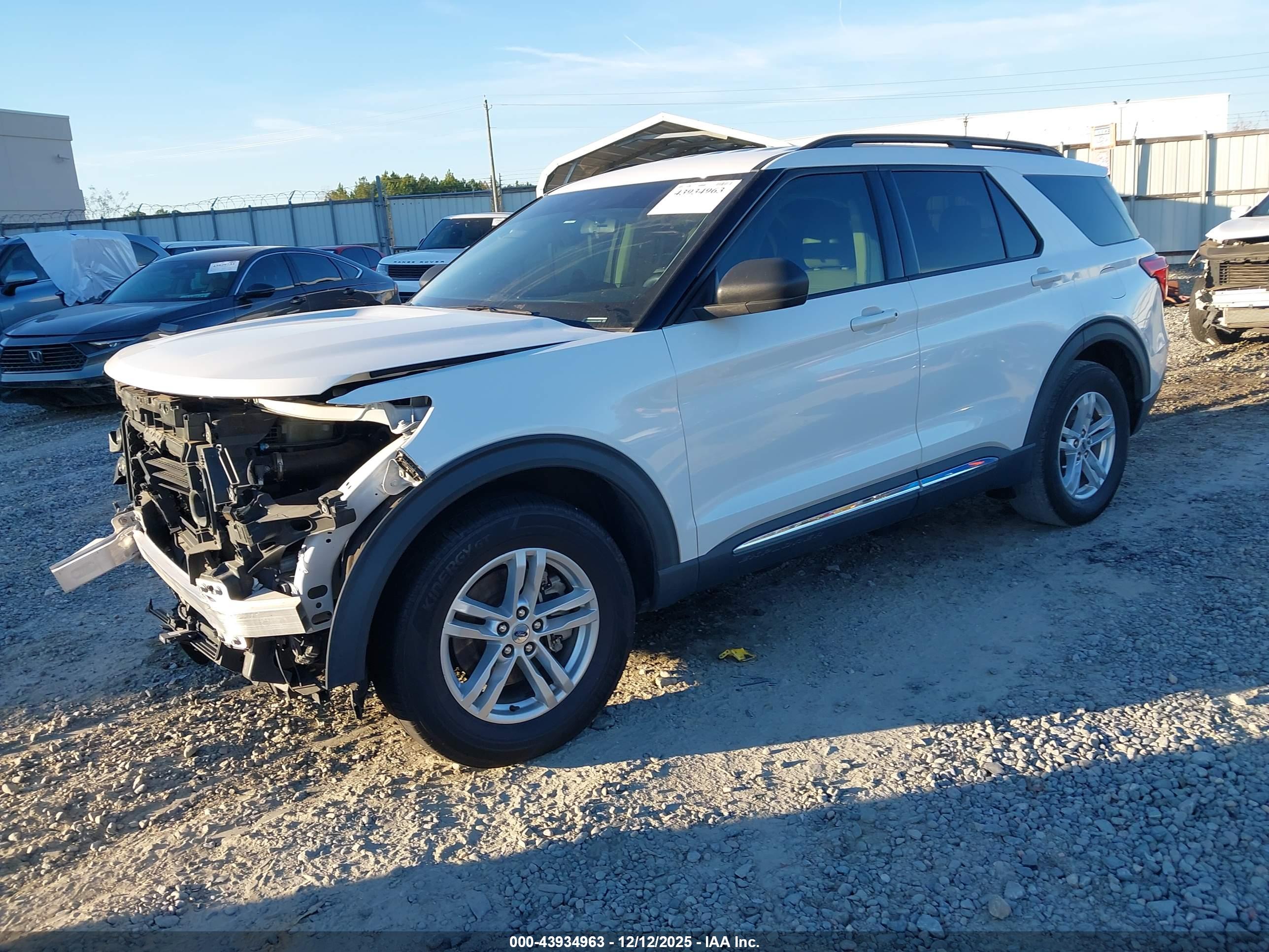 FORD EXPLORER image 2