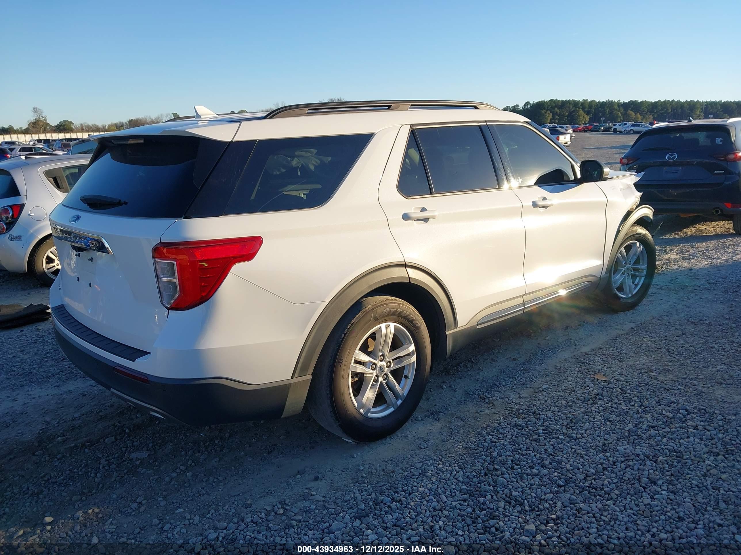 FORD EXPLORER image 4