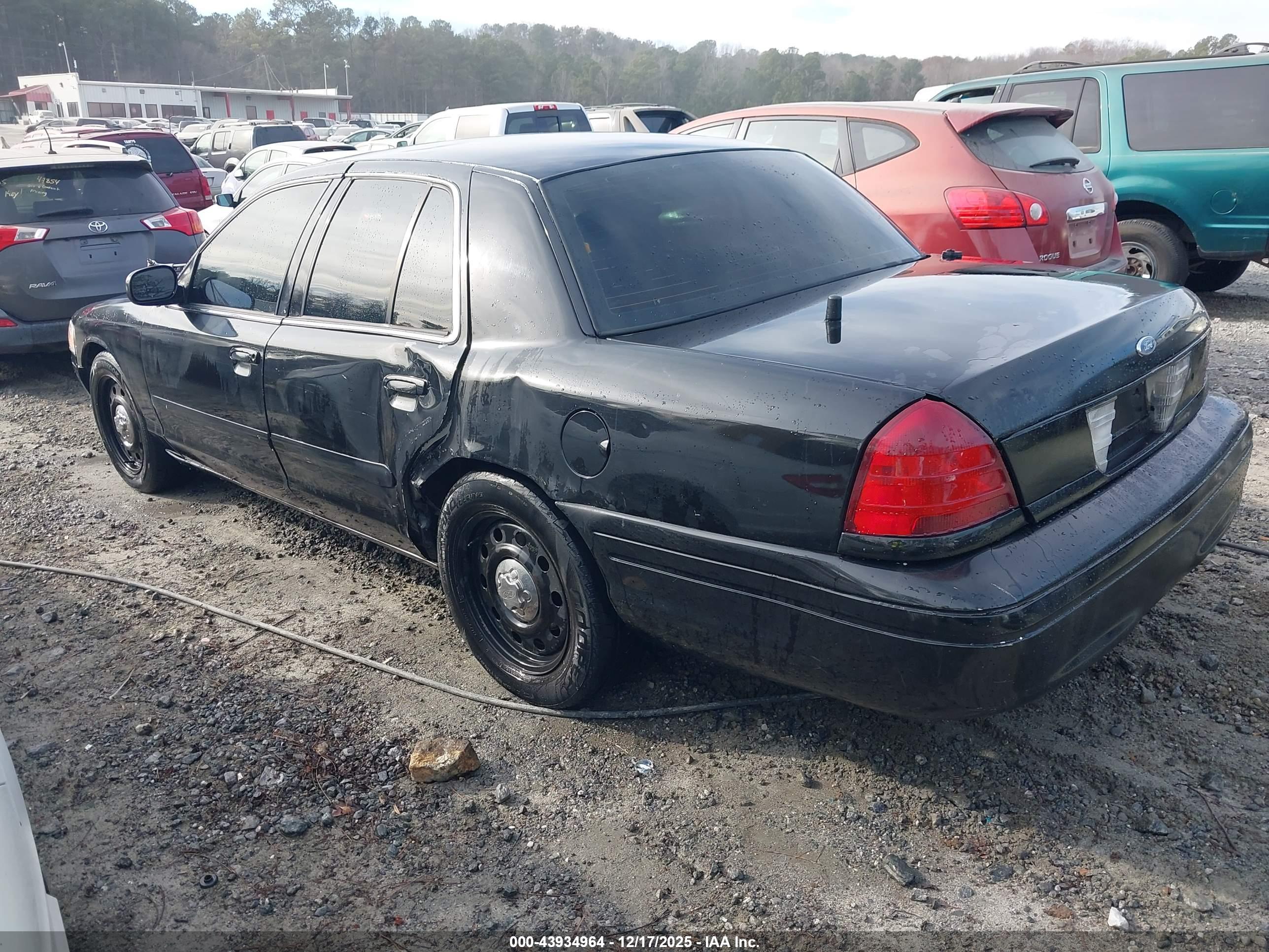 FORD CROWN image 3