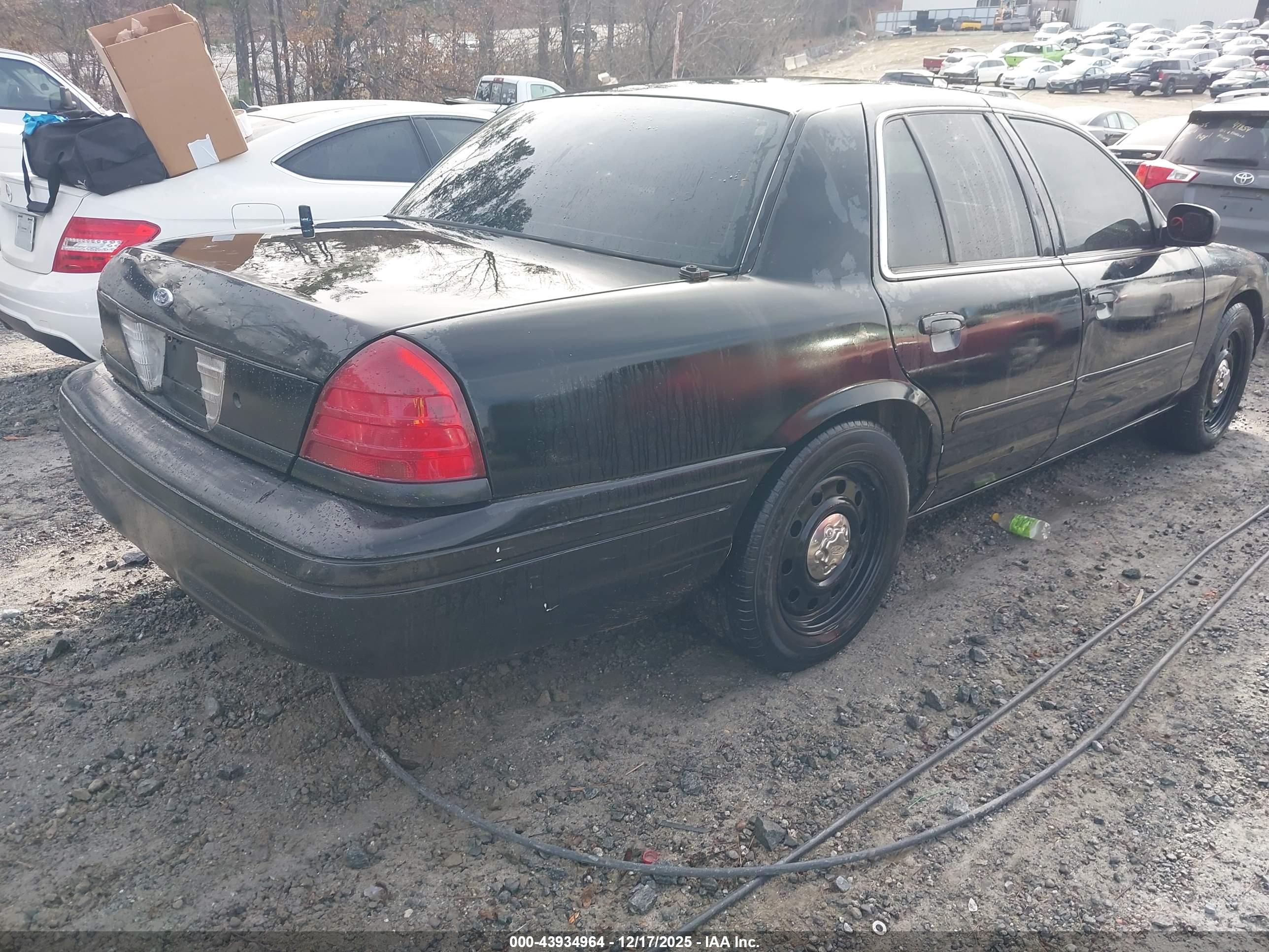 FORD CROWN image 4