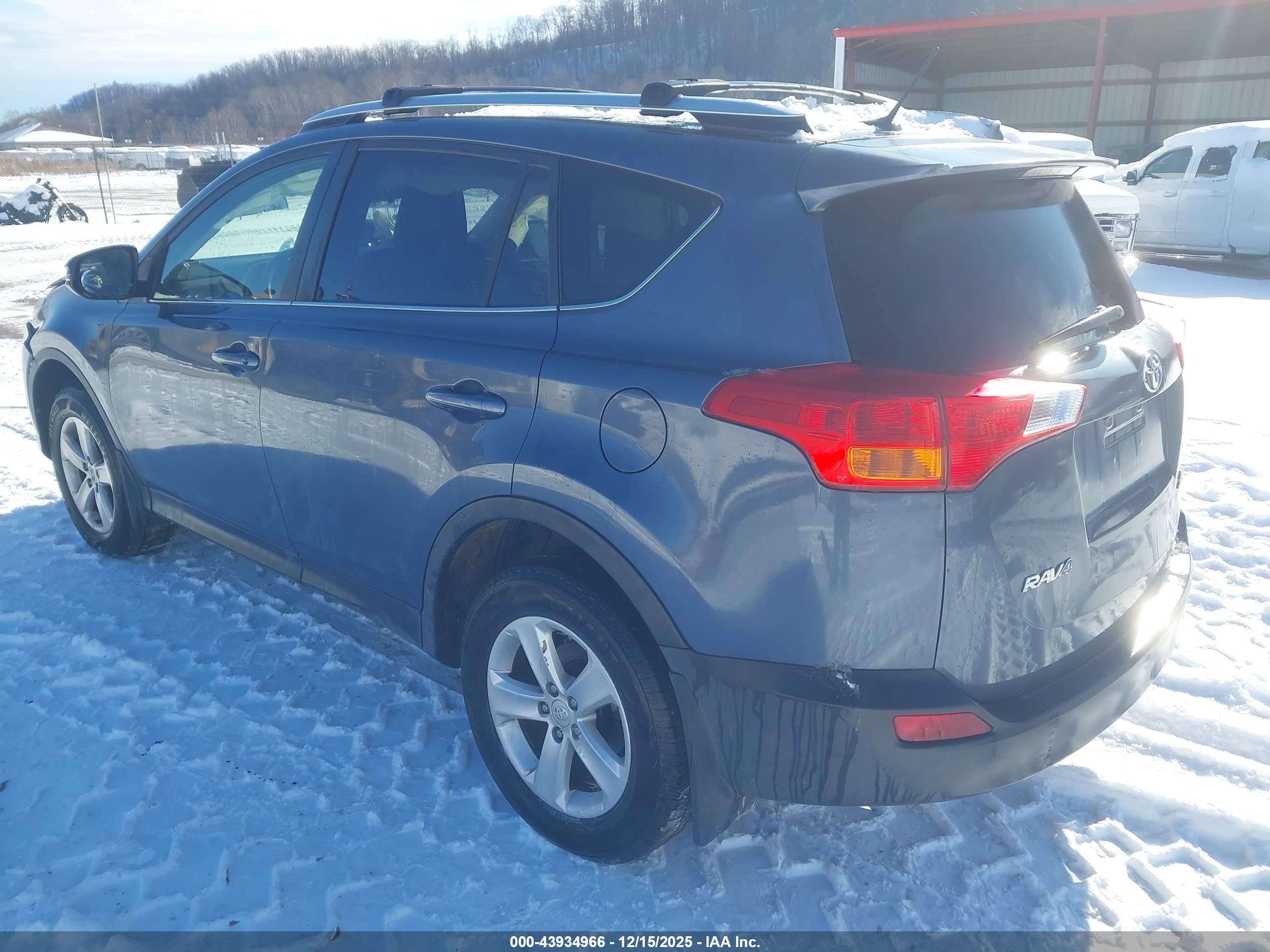 TOYOTA RAV4 image 3