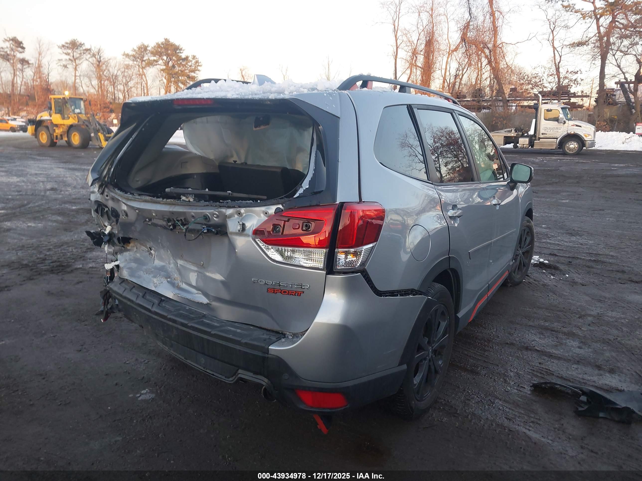 SUBARU FORESTER image 4