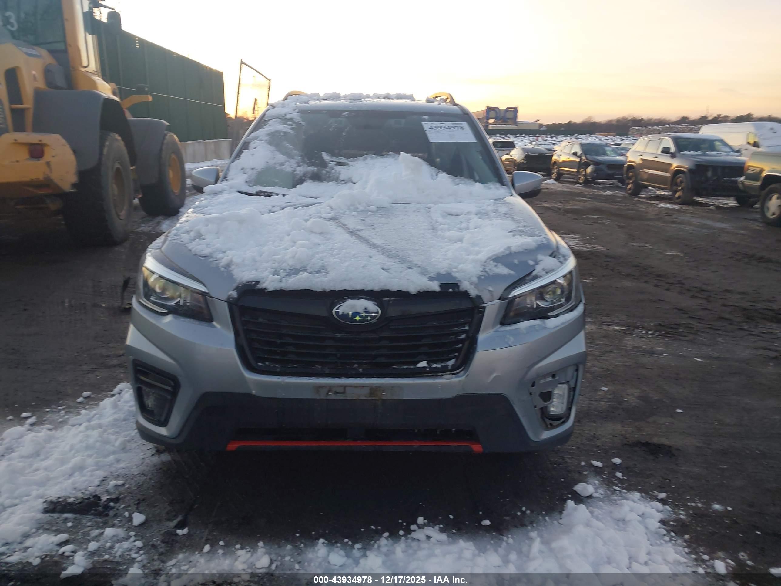 SUBARU FORESTER image 6