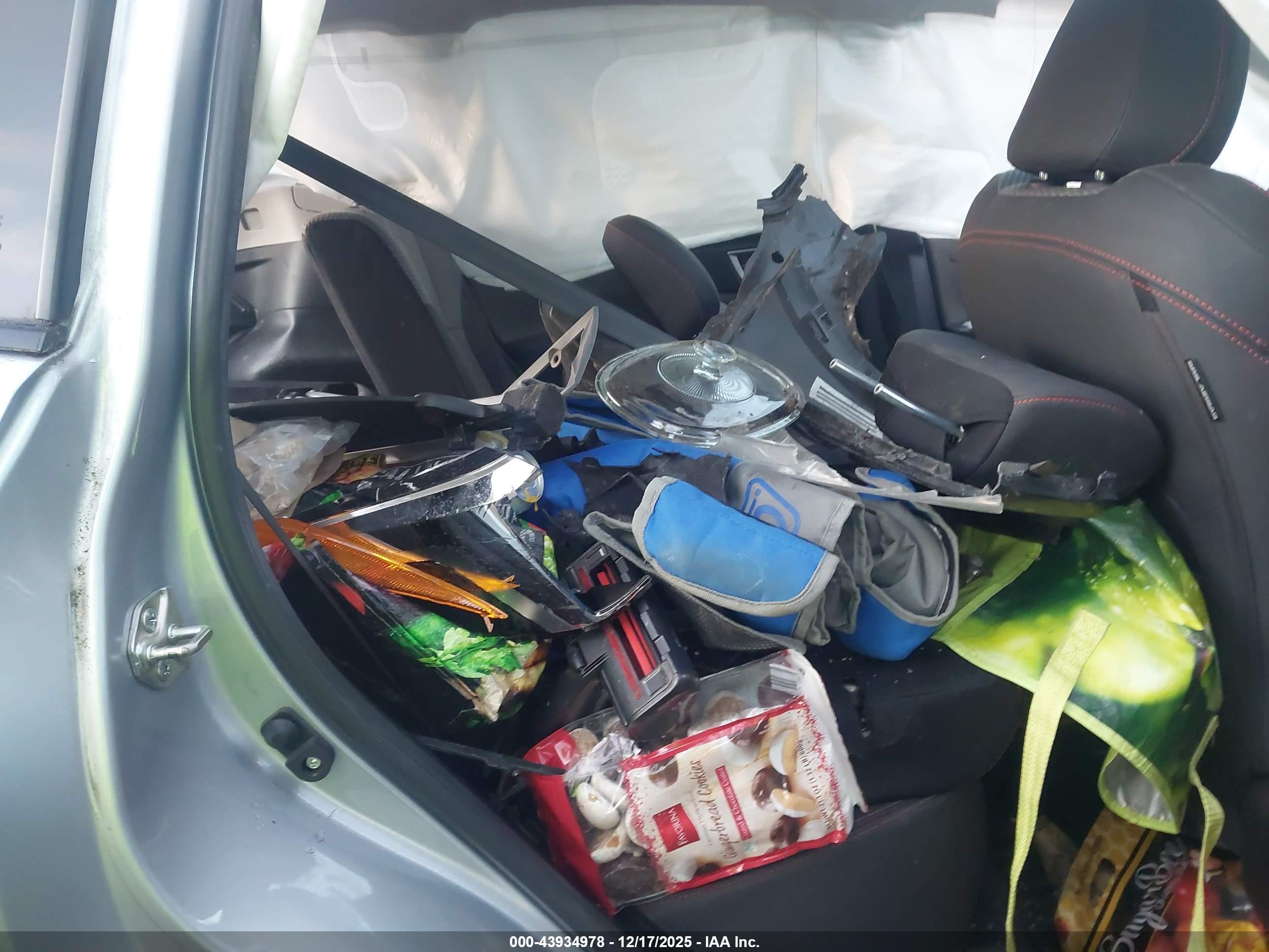 SUBARU FORESTER image 8