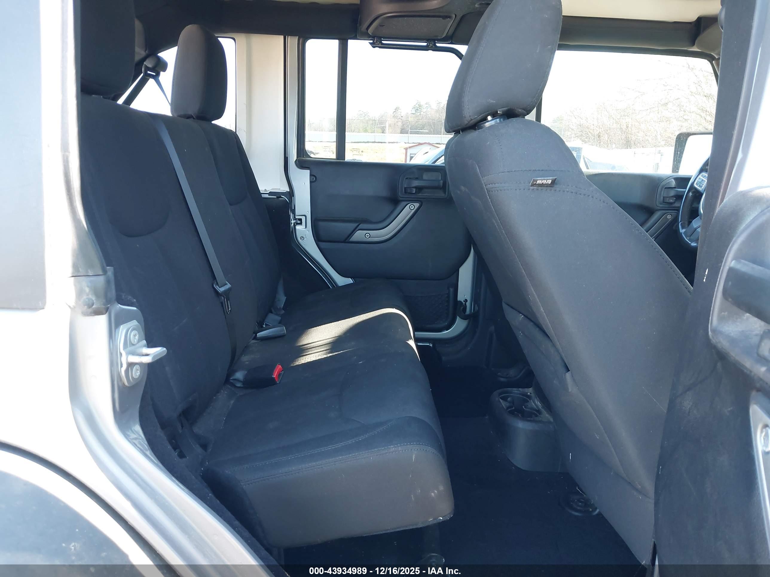 JEEP WRANGLER image 8
