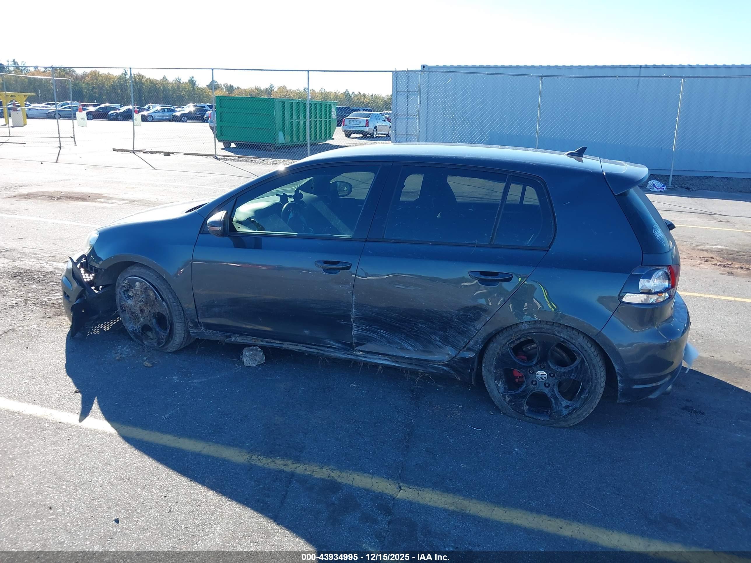 VOLKSWAGEN GTI image 3
