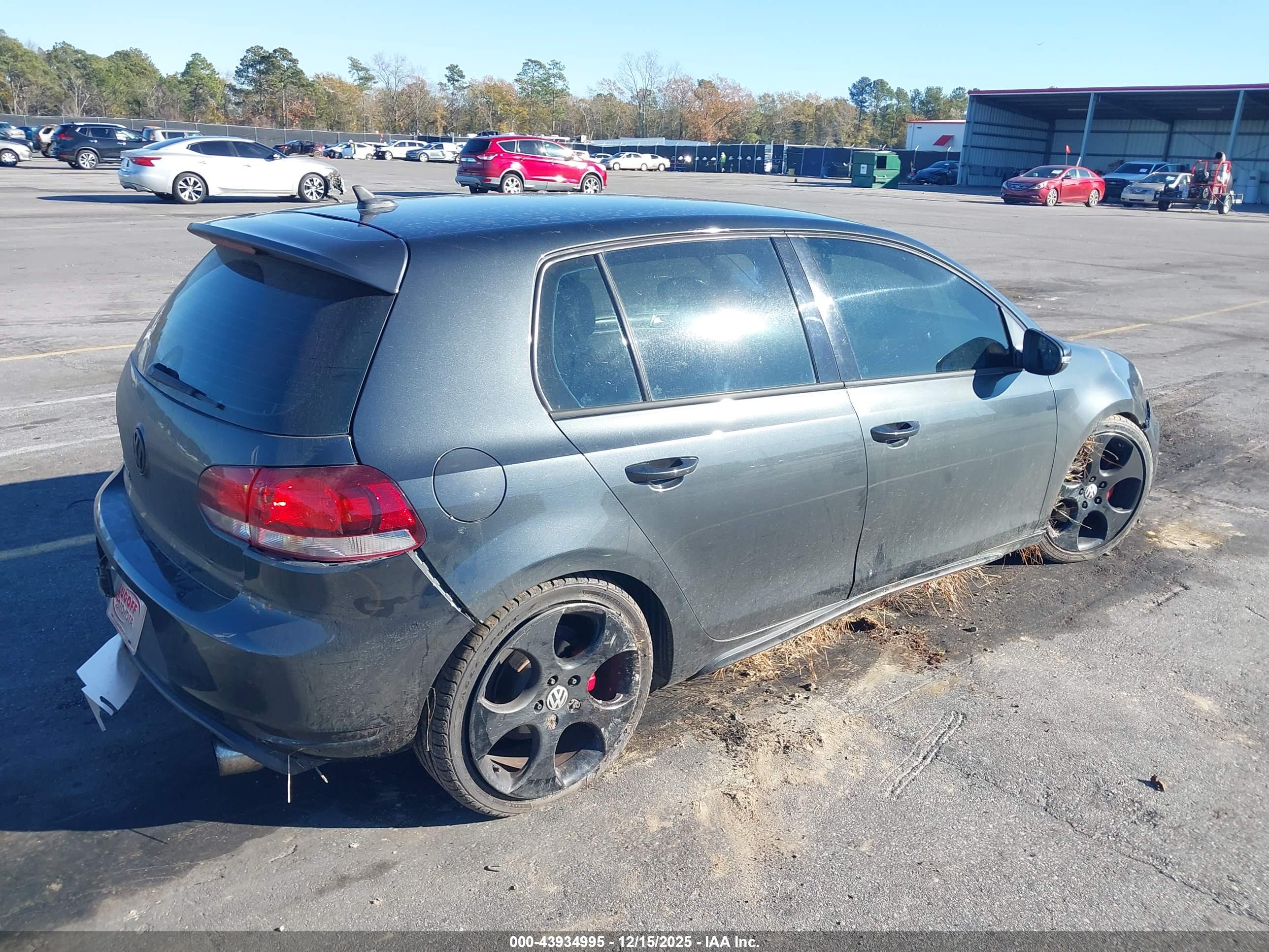 VOLKSWAGEN GTI image 4