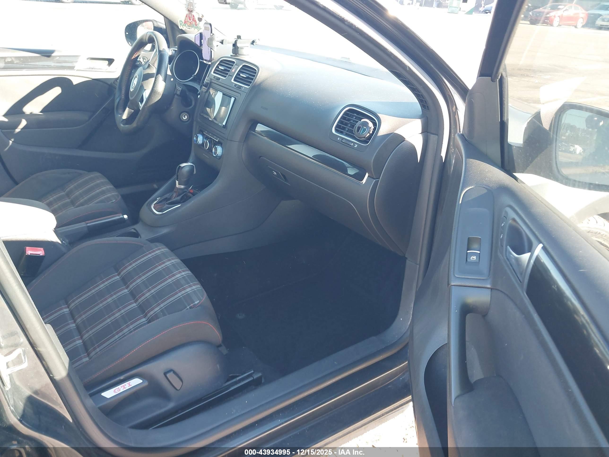 VOLKSWAGEN GTI image 5