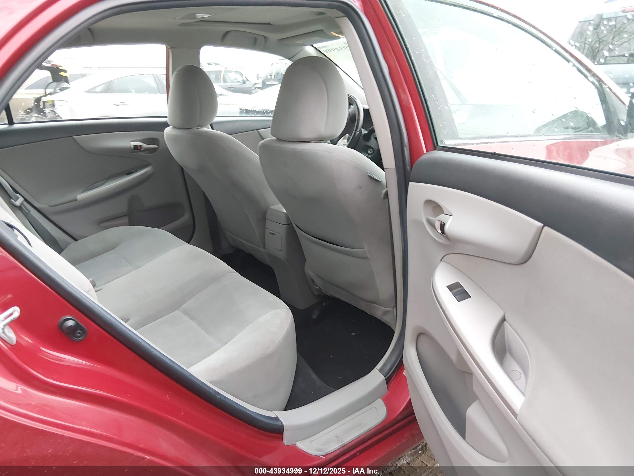 TOYOTA COROLLA image 8