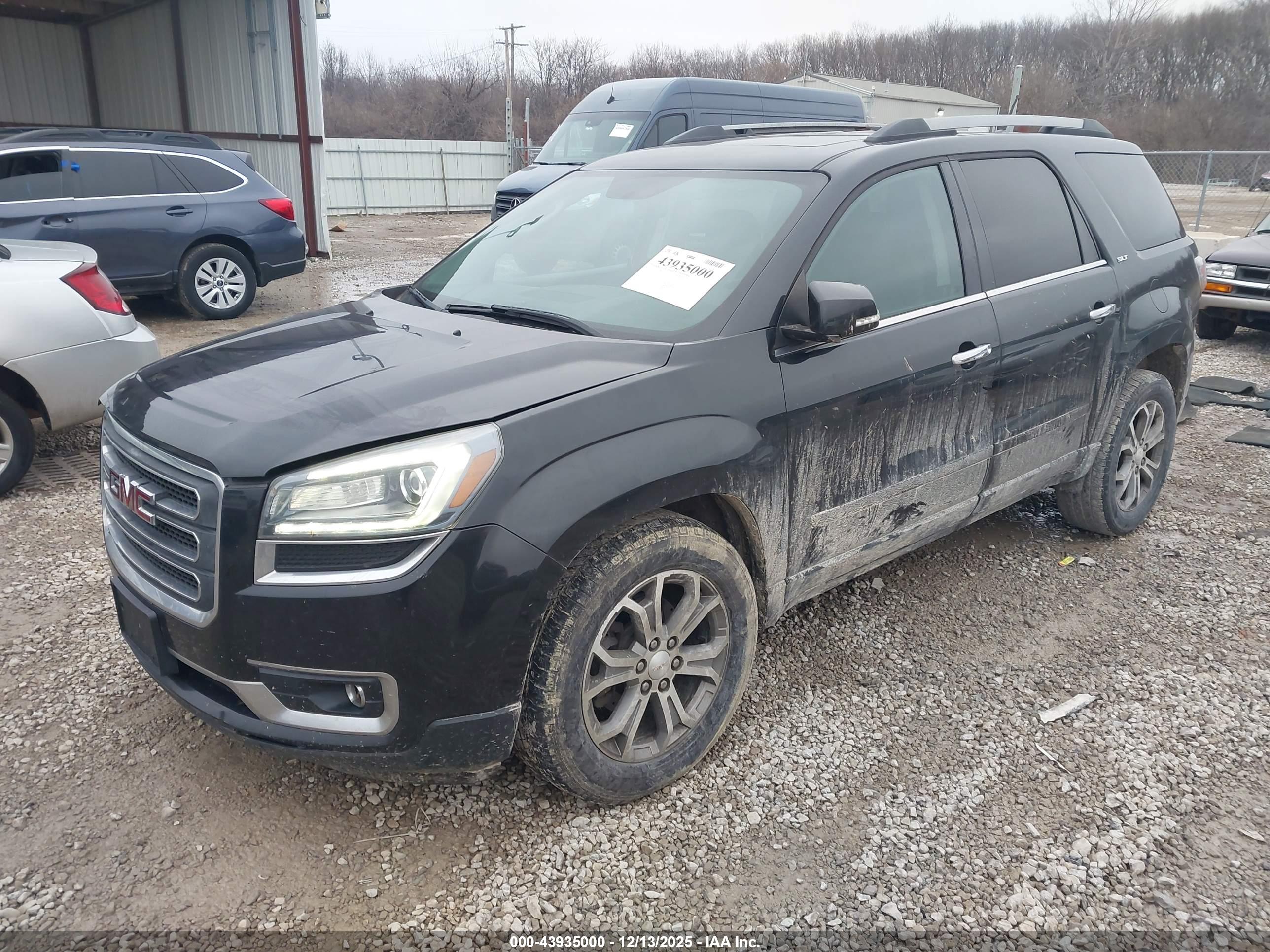 GMC ACADIA image 2