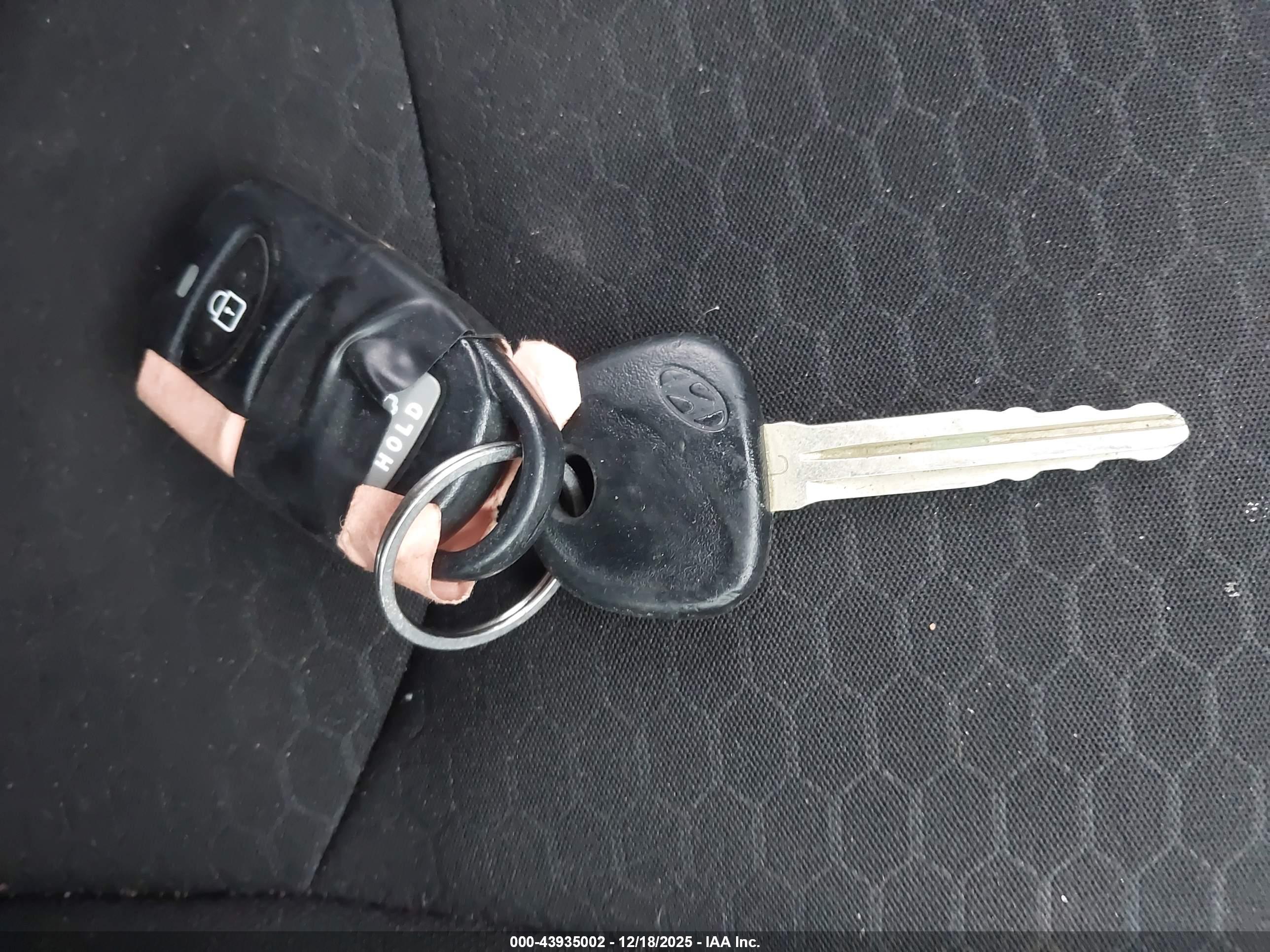 HYUNDAI ELANTRA image 11